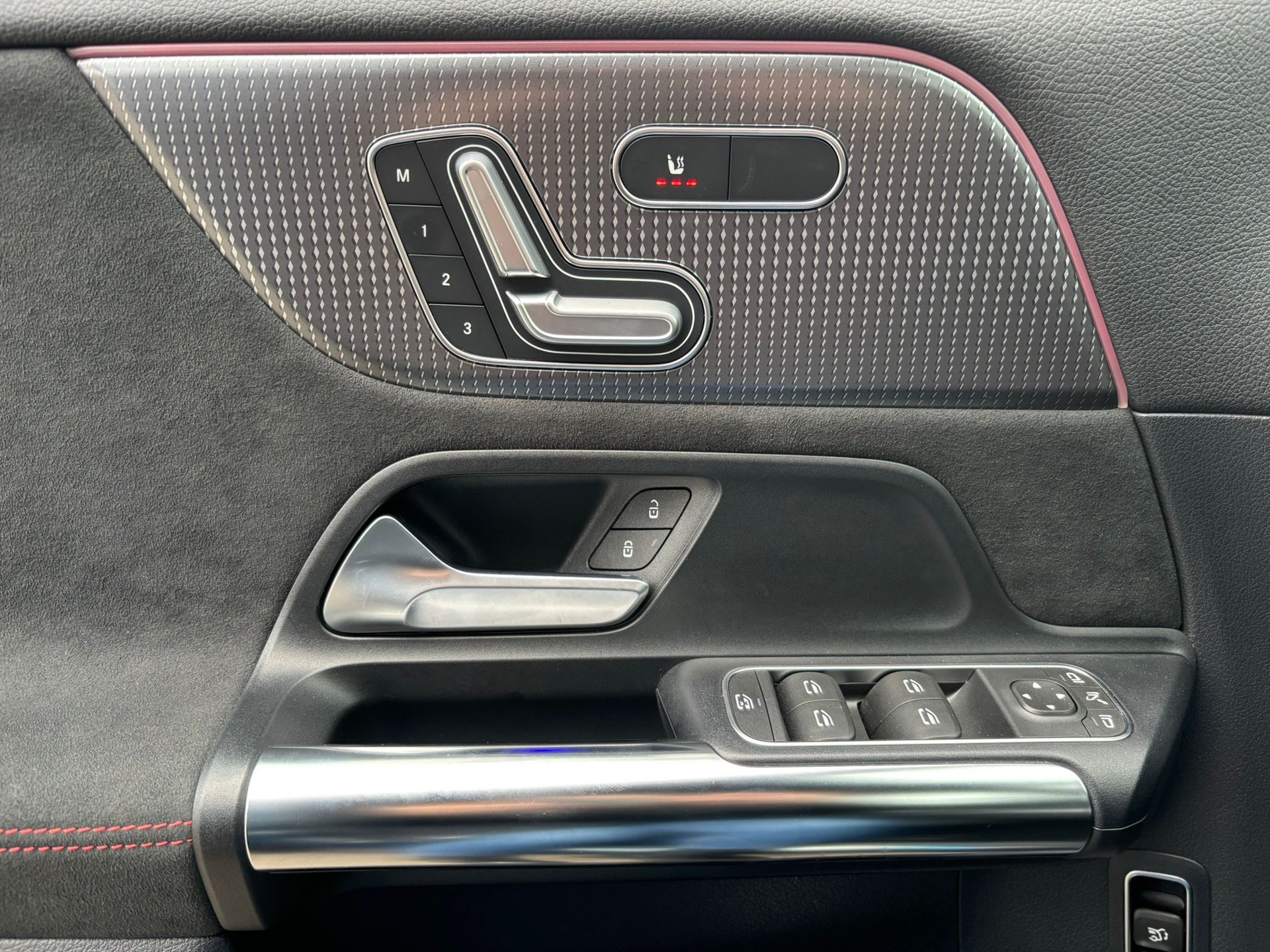 MERCEDES-BENZ EQA 300 AMG-Line 4Matic - 11