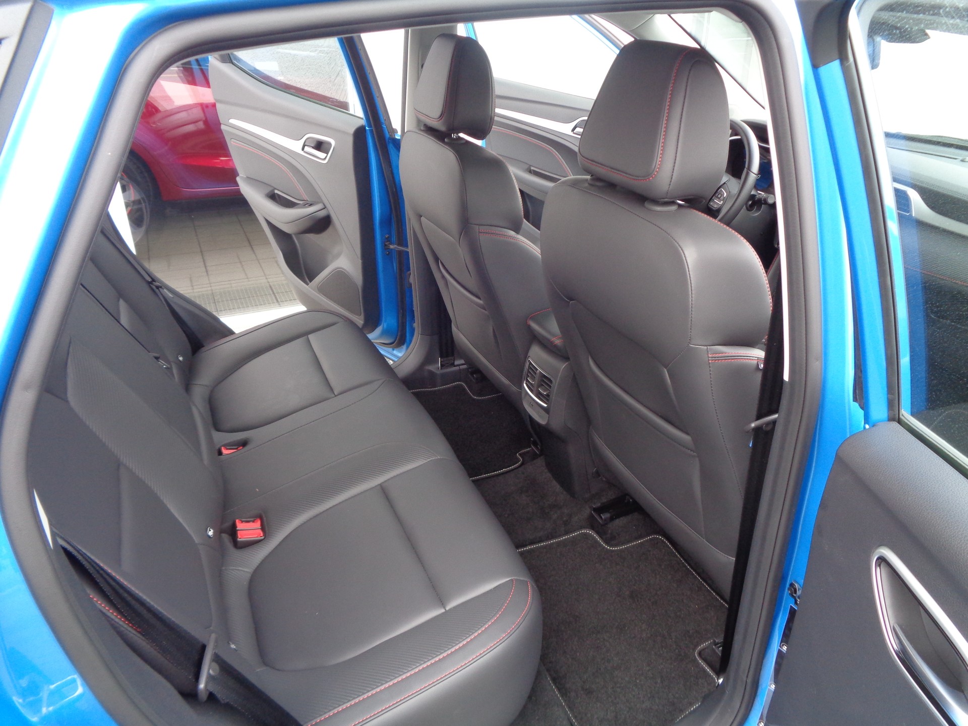 MG ZS EV 70kWh Luxury - 11