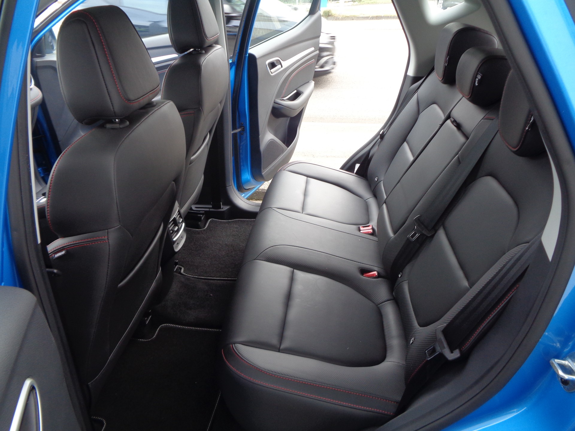 MG ZS EV 70kWh Luxury - 10