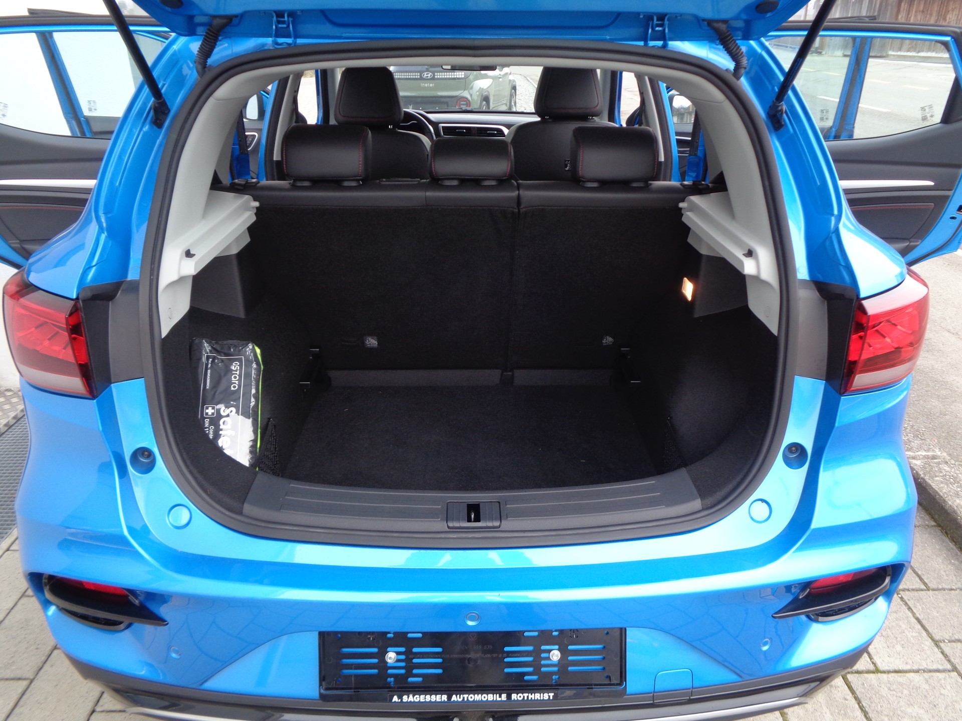 MG ZS EV 70kWh Luxury - 14