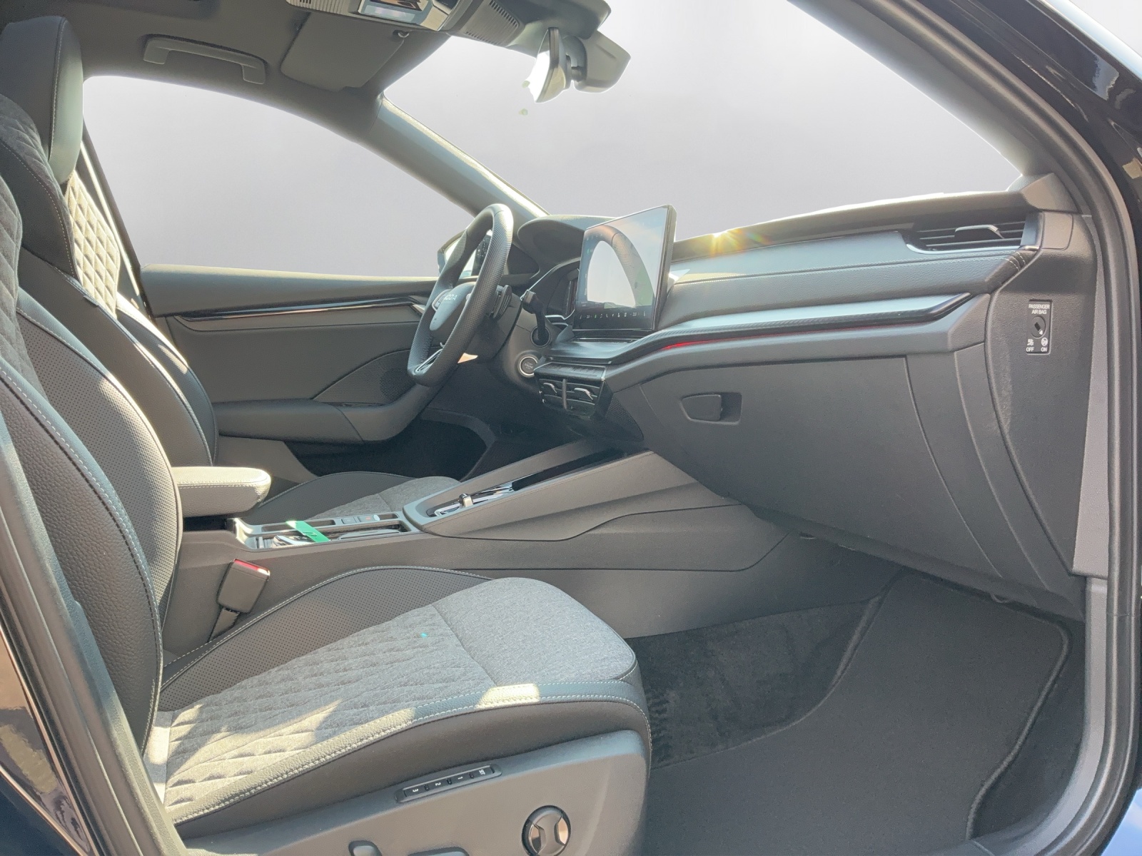 SKODA Octavia Combi 1.5 TSI mHEV DSG Sport Line - 14