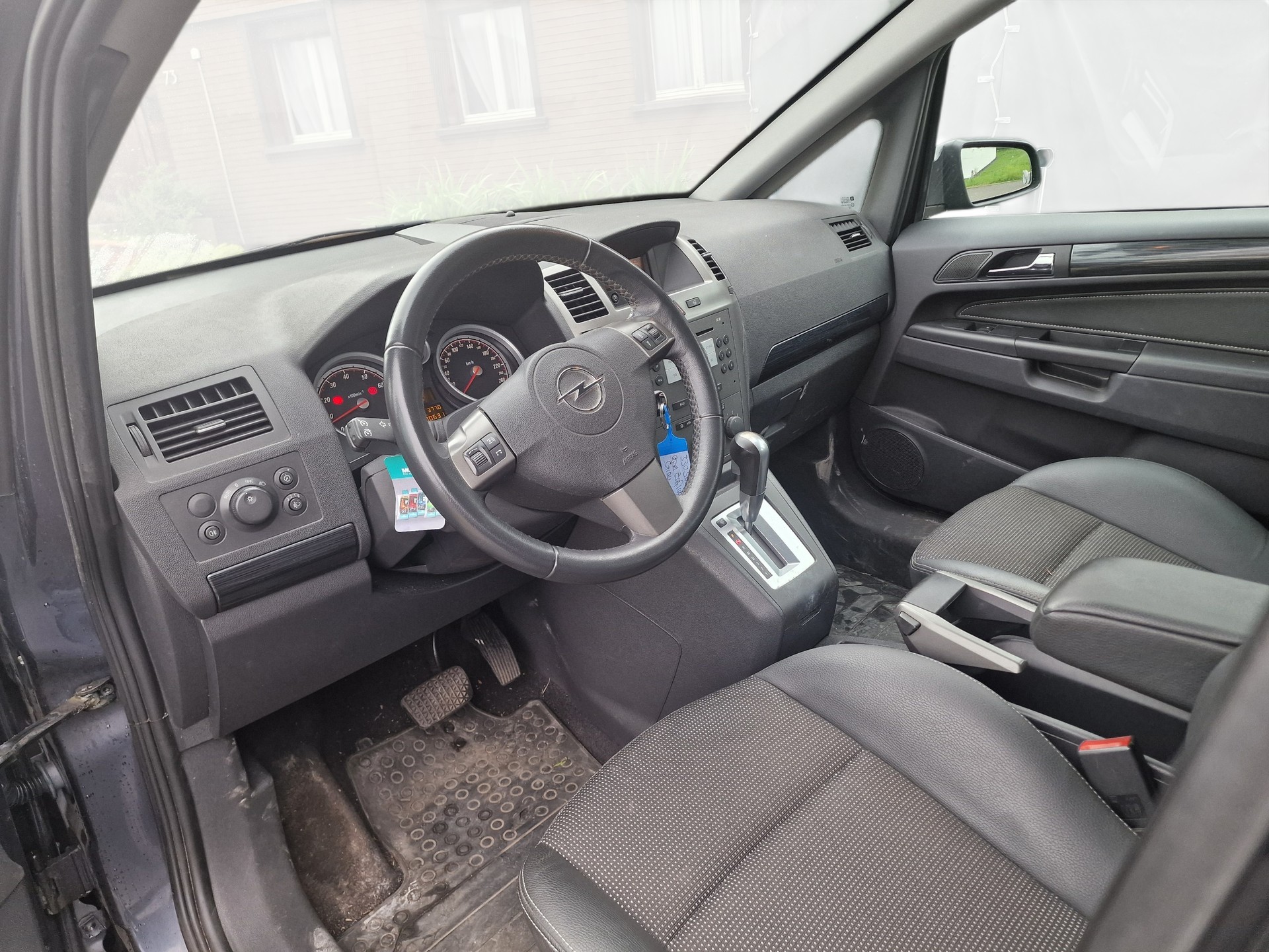 OPEL Zafira 2.2i 16V Cosmo 12Mt Gara Neu MFK - 9