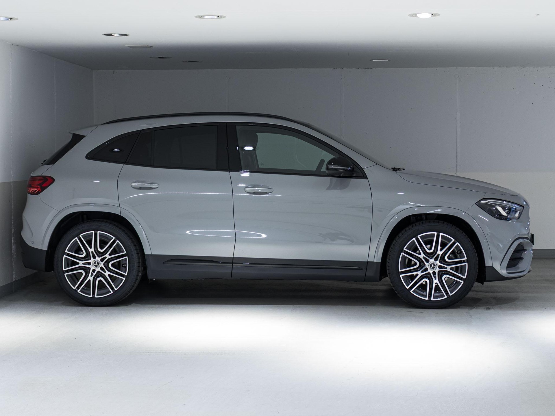 MERCEDES-BENZ GLA 220 d 4MATIC "Swiss Star" - 2