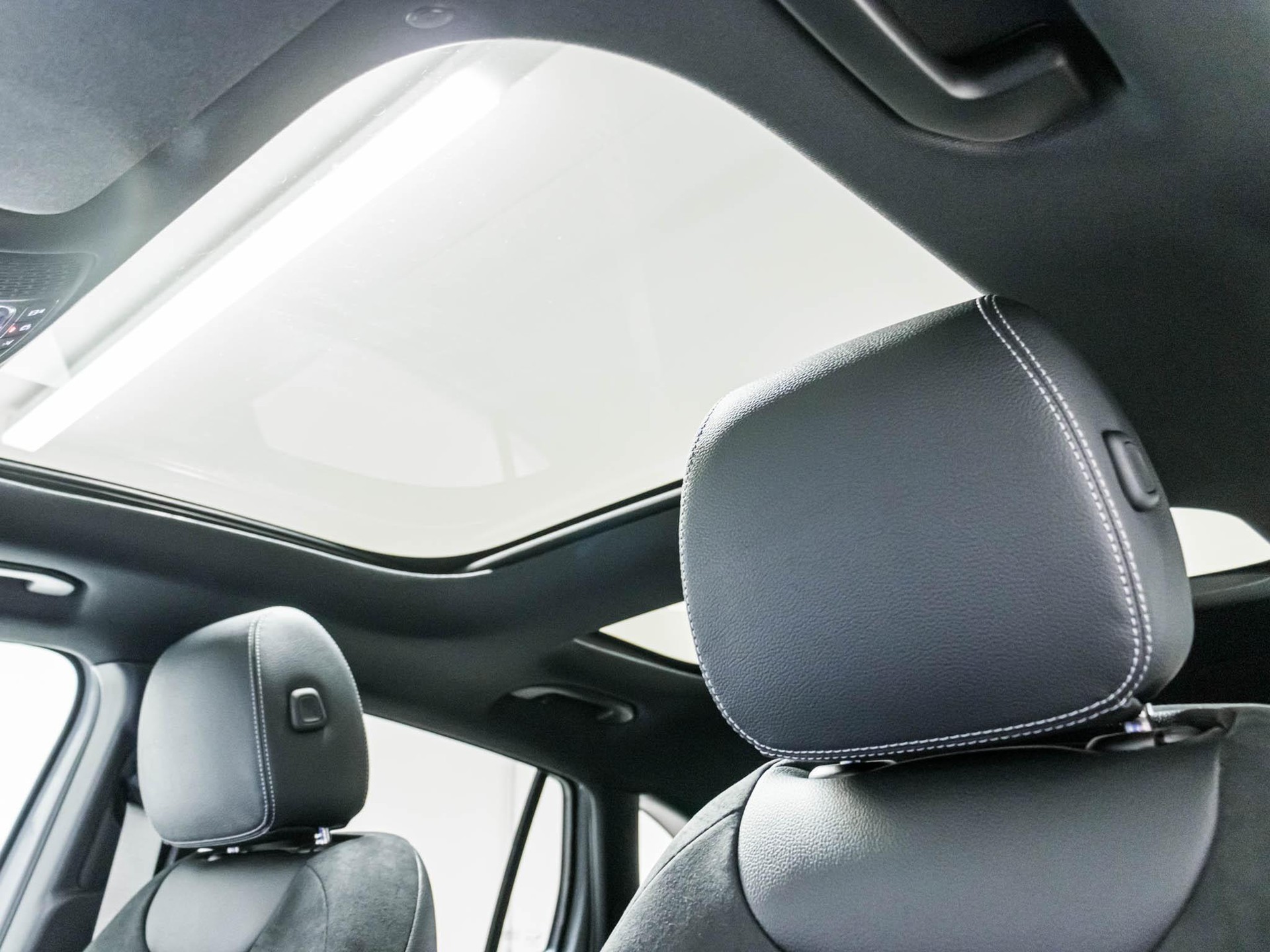 MERCEDES-BENZ GLA 220 d 4MATIC "Swiss Star" - 9