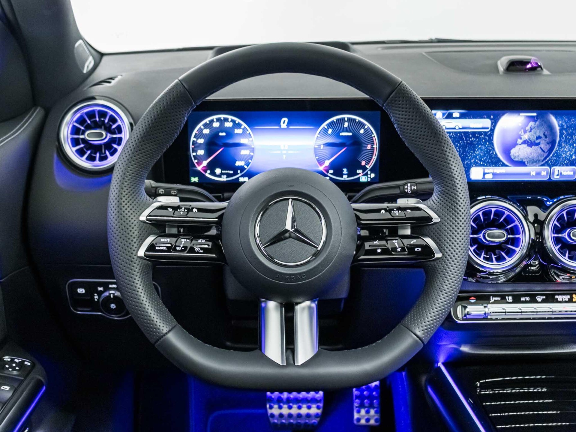 MERCEDES-BENZ GLA 220 d 4MATIC "Swiss Star" - 11