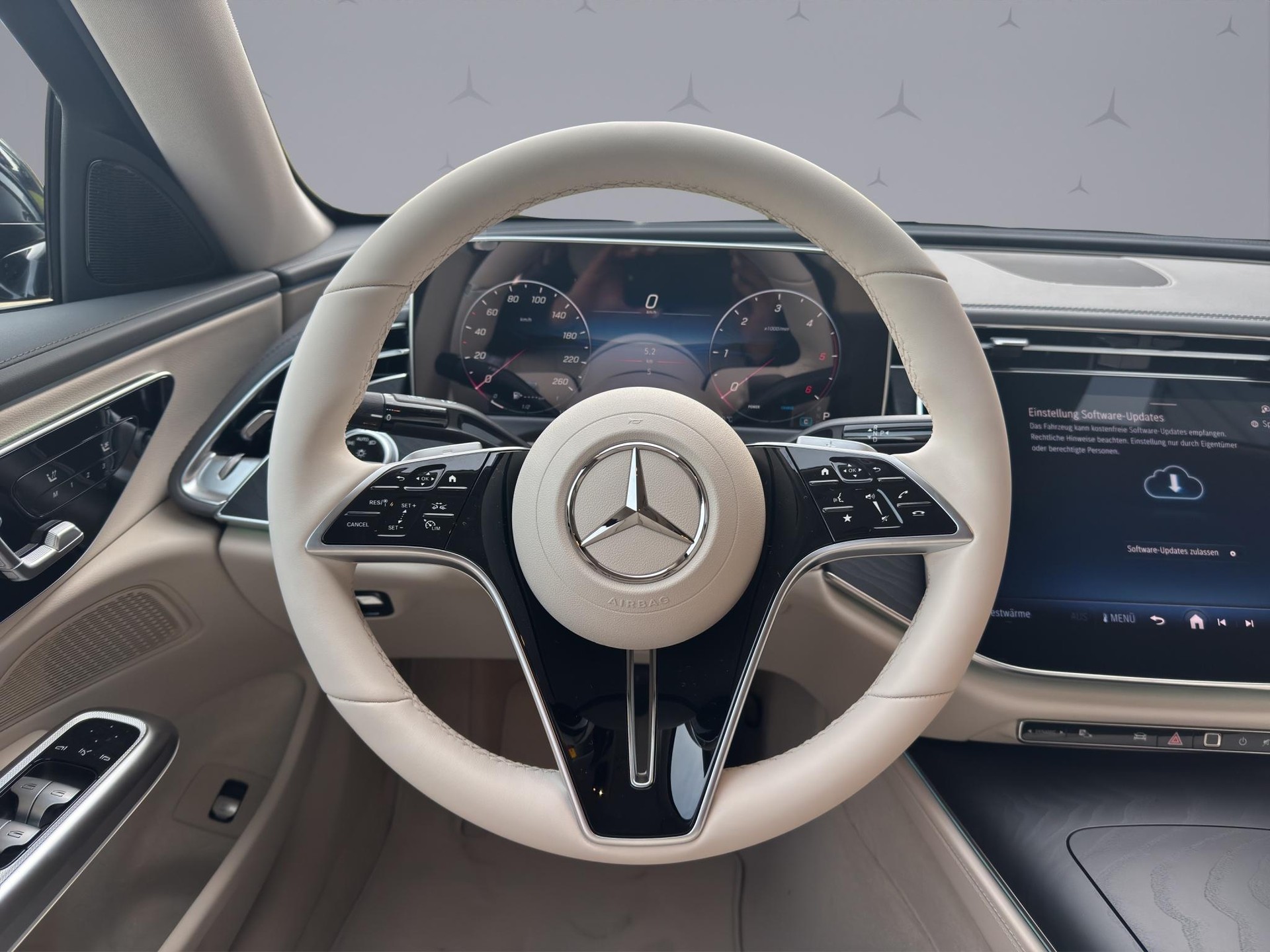 MERCEDES-BENZ E 220 d Avantgarde 4matic - 12