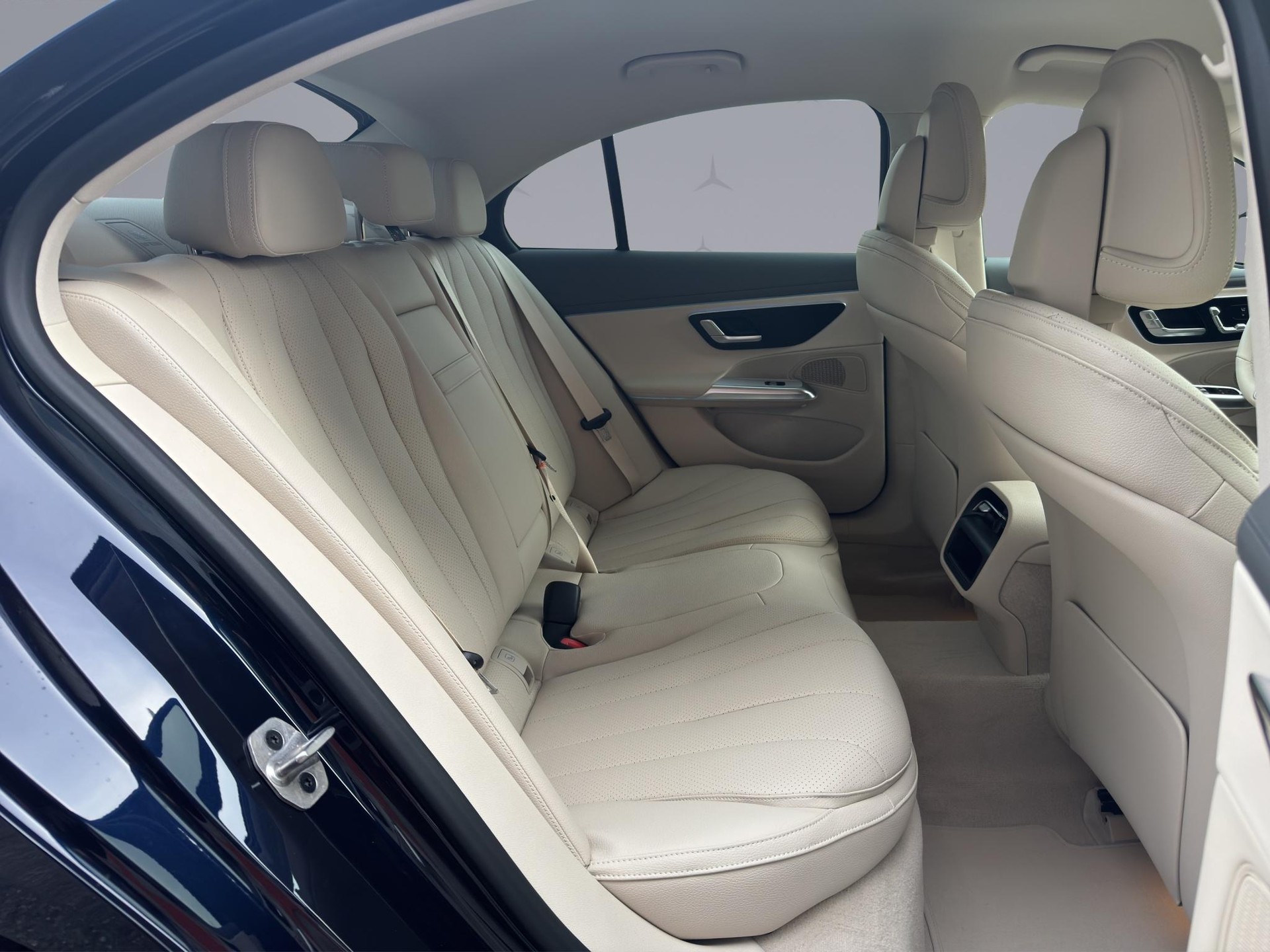 MERCEDES-BENZ E 220 d Avantgarde 4matic - 18