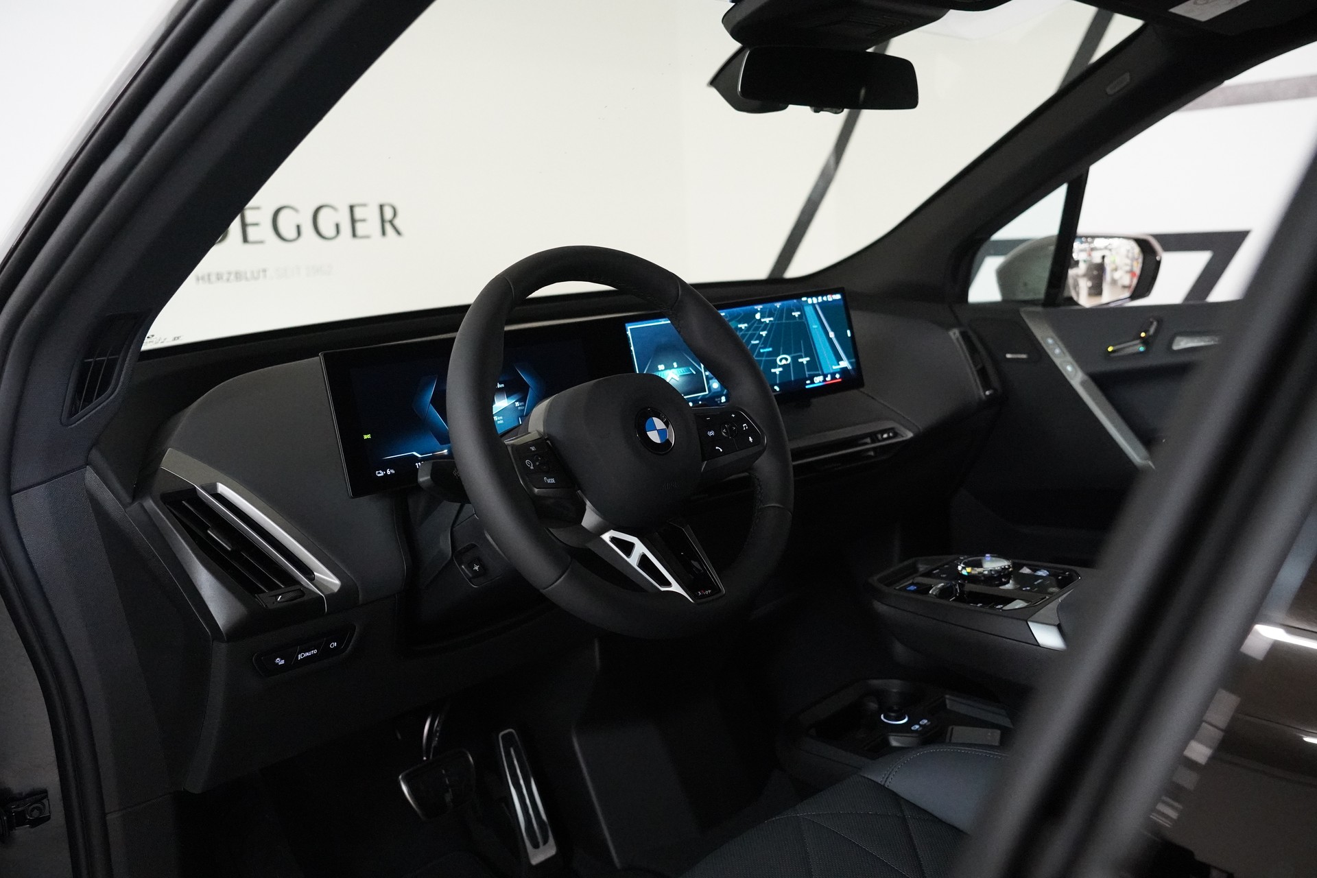 BMW iX xDrive45 M Sport Pro - 25
