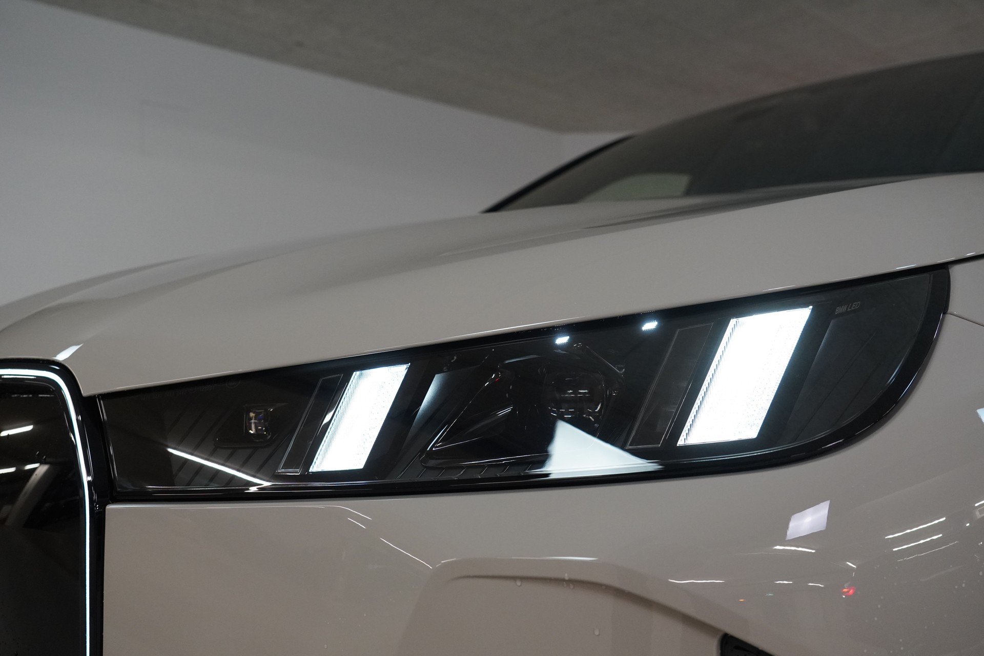 BMW iX xDrive45 M Sport Pro - 9