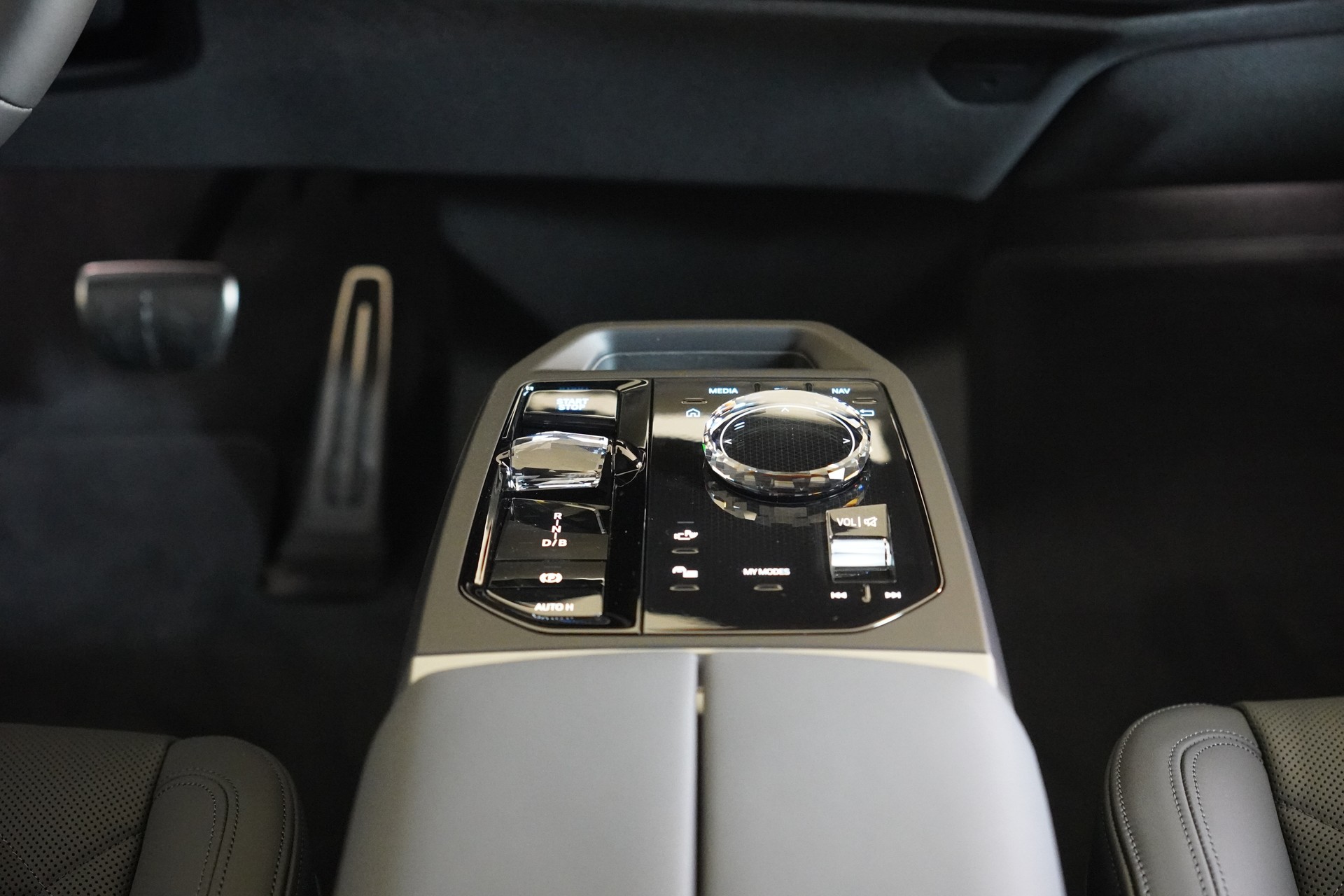 BMW iX xDrive45 M Sport Pro - 20