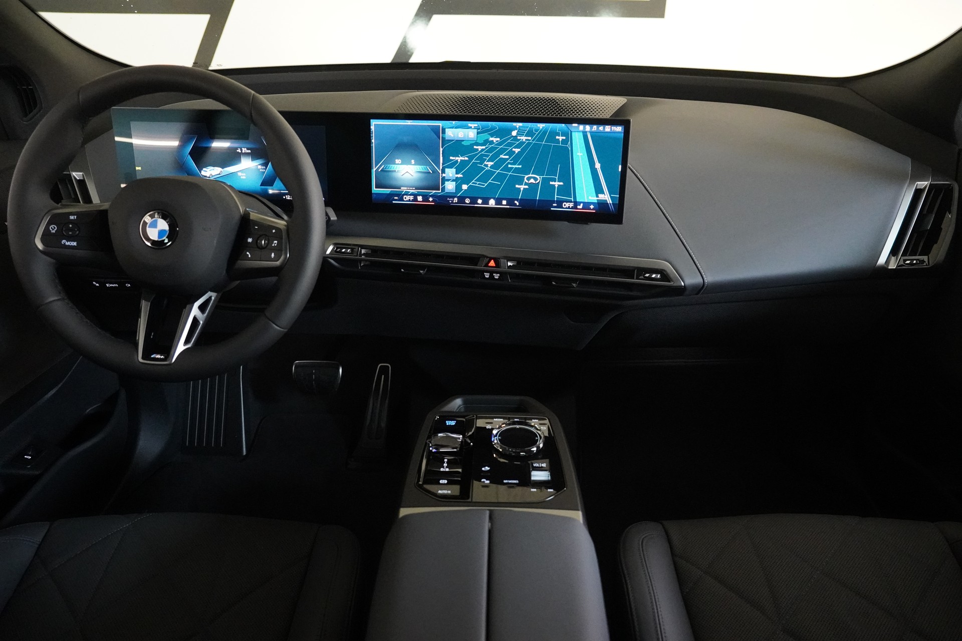 BMW iX xDrive45 M Sport Pro - 18