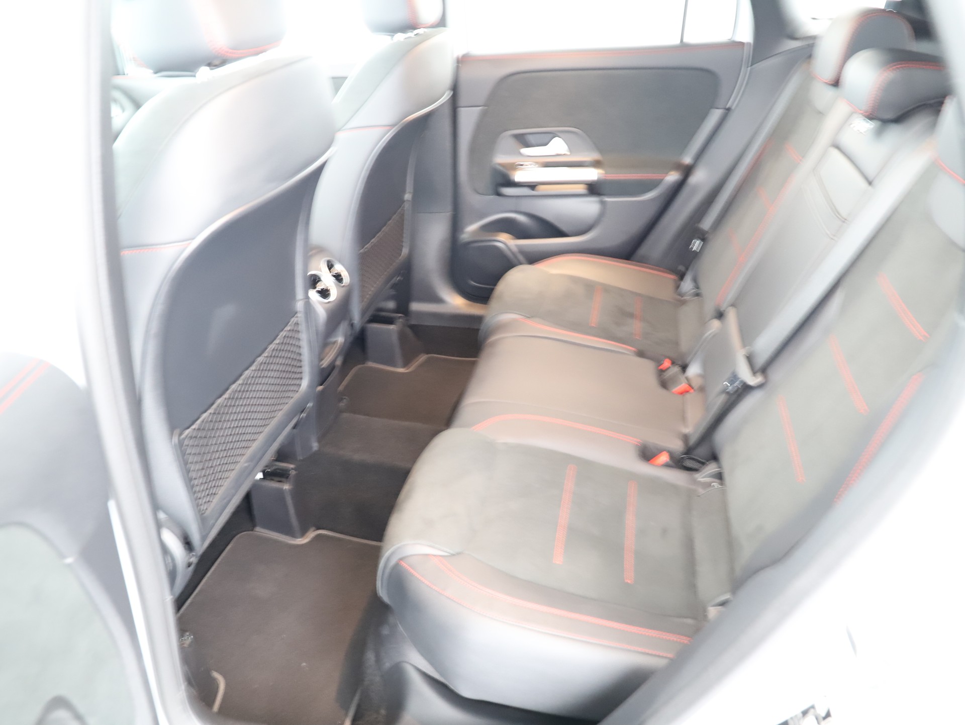 MERCEDES-BENZ GLA 200 AMG Line - 11