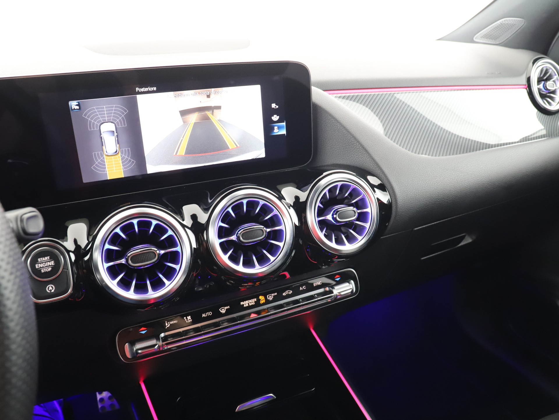 MERCEDES-BENZ GLA 200 AMG Line - 12