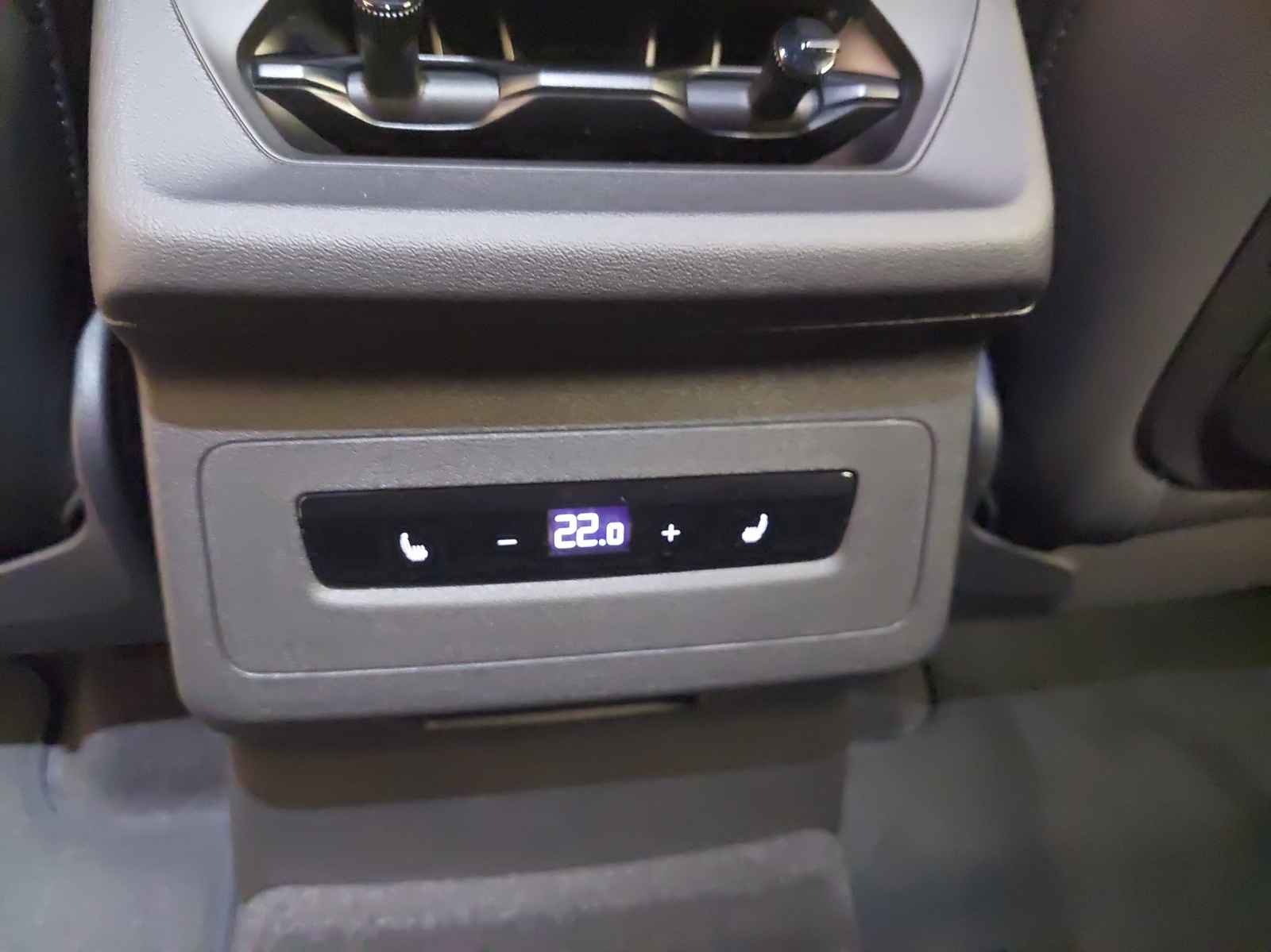 AUDI Q6 e-tron quattro - 14