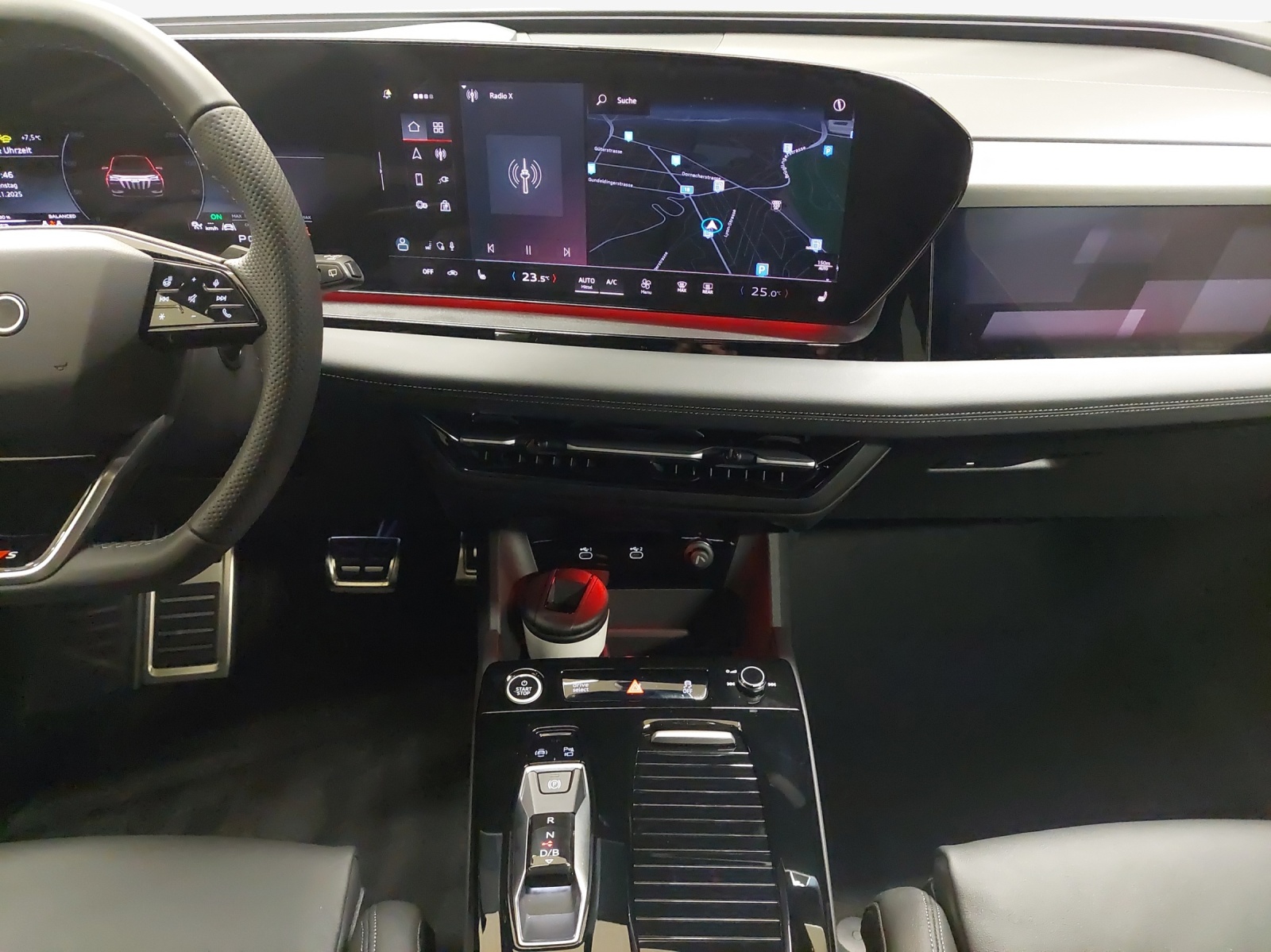 AUDI Q6 e-tron quattro - 11