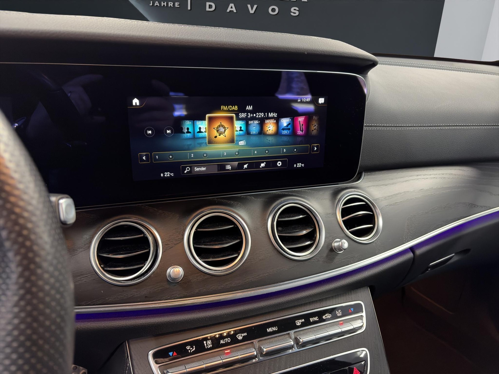 MERCEDES-BENZ E 220 d AMG Line 4matic Kombi - 13