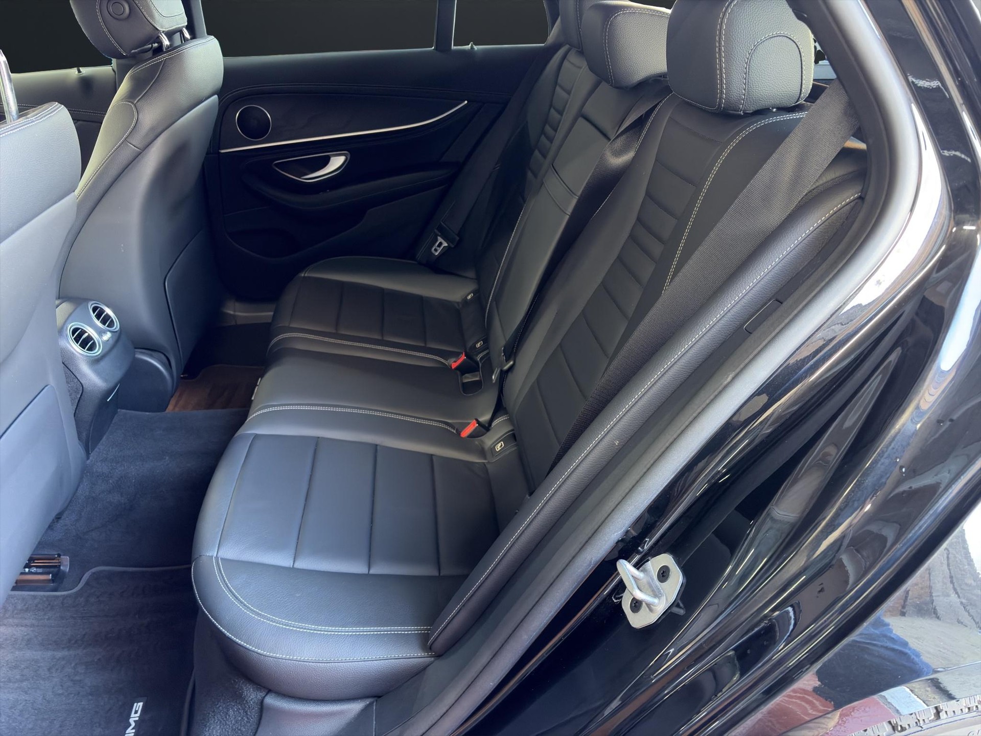 MERCEDES-BENZ E 220 d AMG Line 4matic Kombi - 8