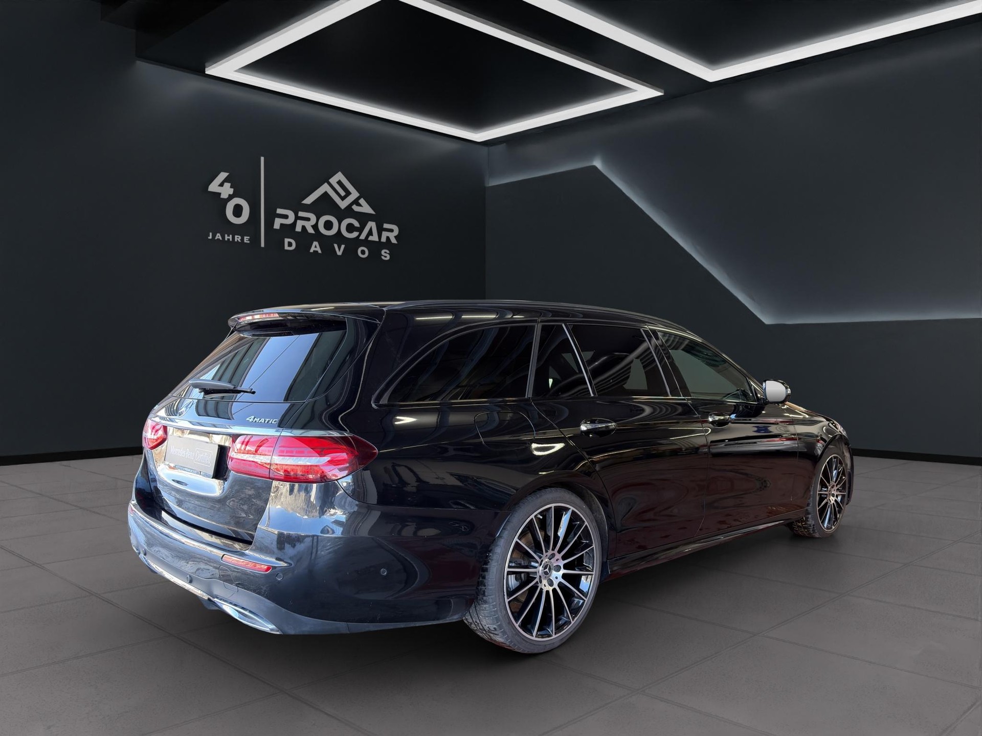 MERCEDES-BENZ E 220 d AMG Line 4matic Kombi - 4