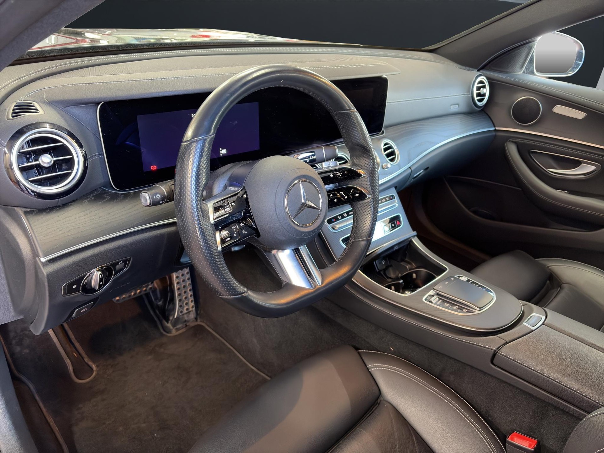 MERCEDES-BENZ E 220 d AMG Line 4matic Kombi - 6