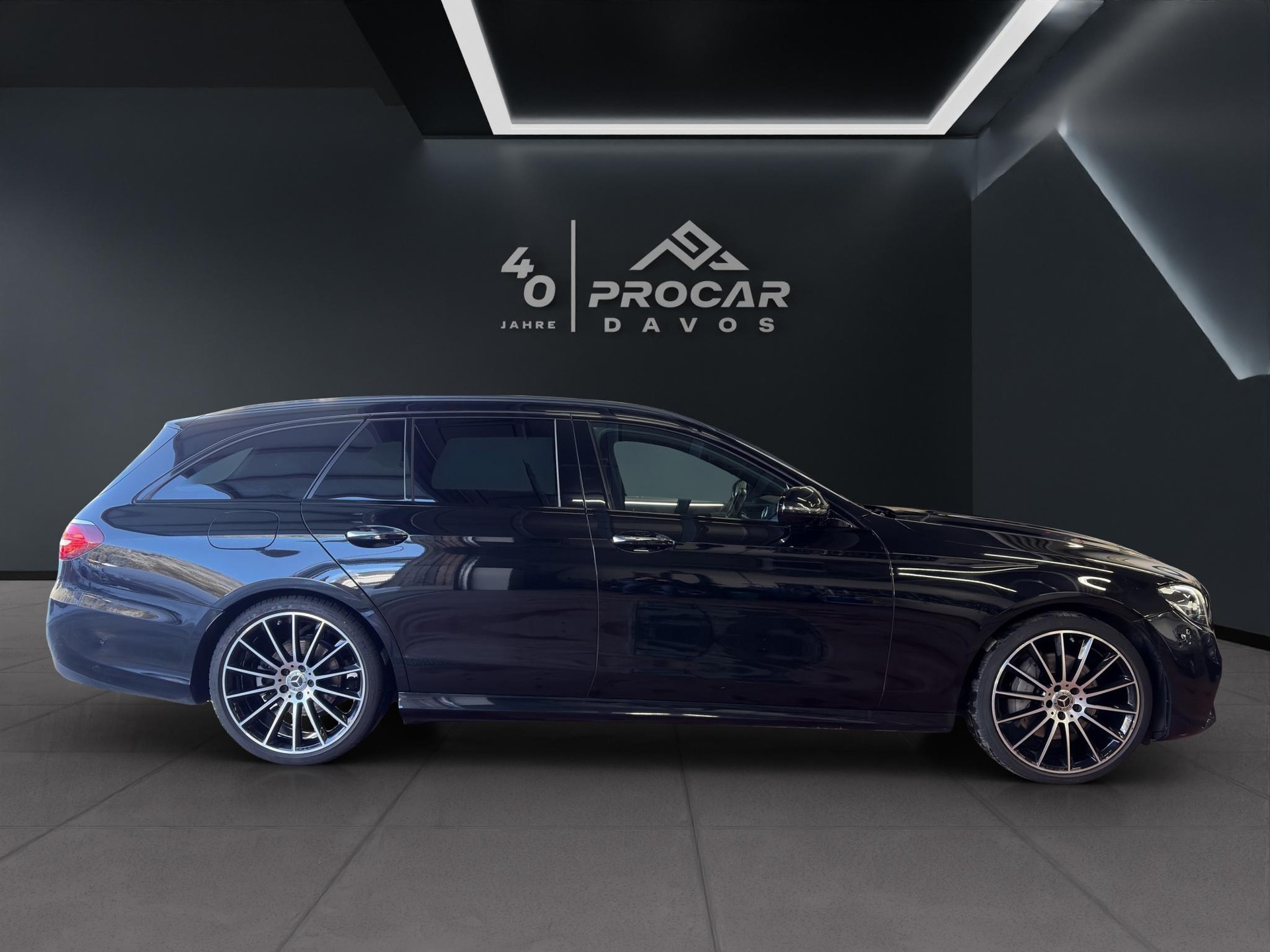 MERCEDES-BENZ E 220 d AMG Line 4matic Kombi - 2