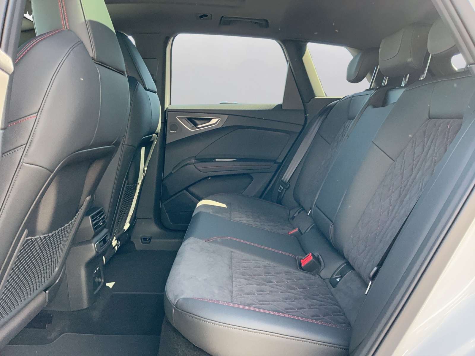 AUDI Q4 e-tron 45 Edition Swiss Ski quattro - 11