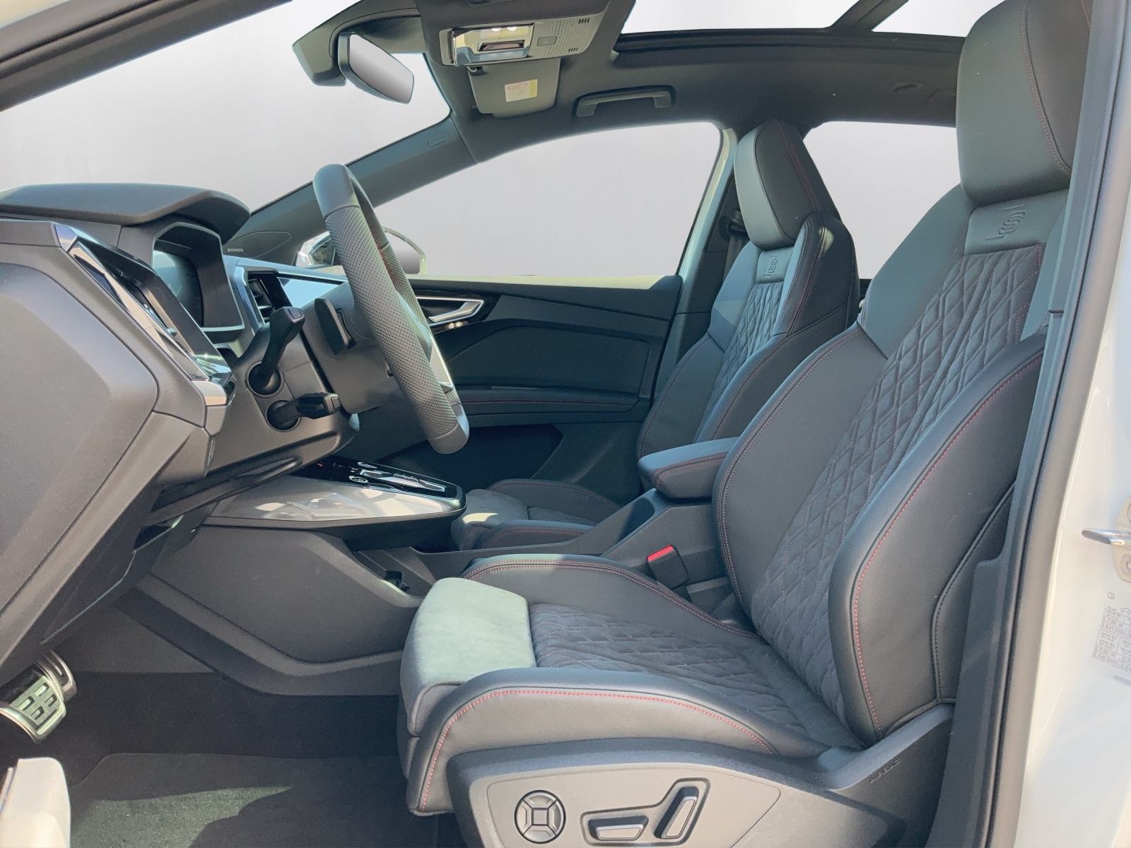 AUDI Q4 e-tron 45 Edition Swiss Ski quattro - 10