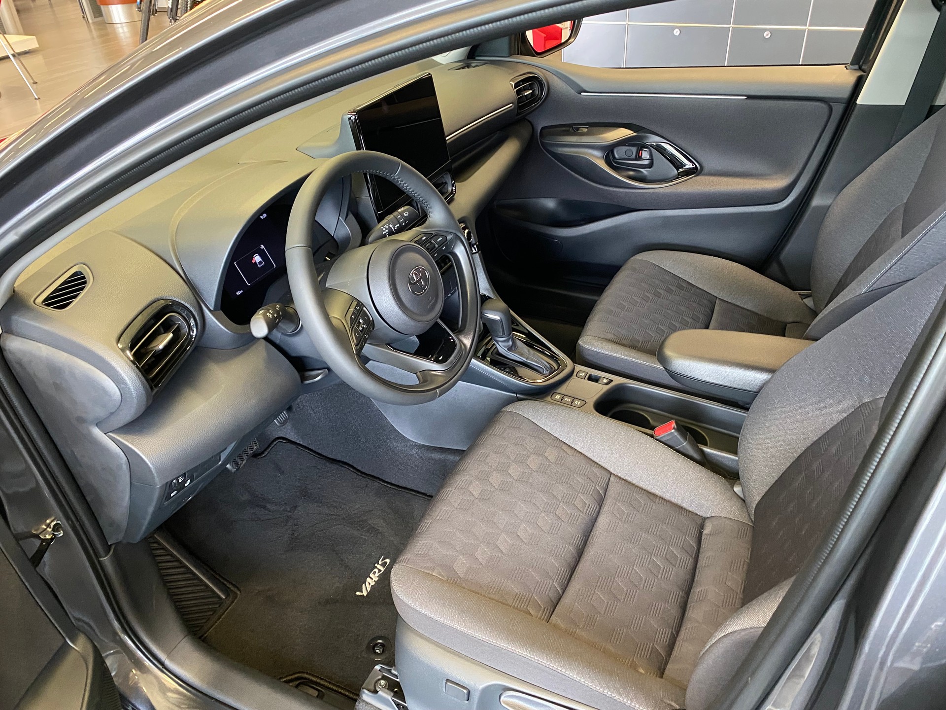 TOYOTA Yaris 1.5 Trend e-CVT - 4