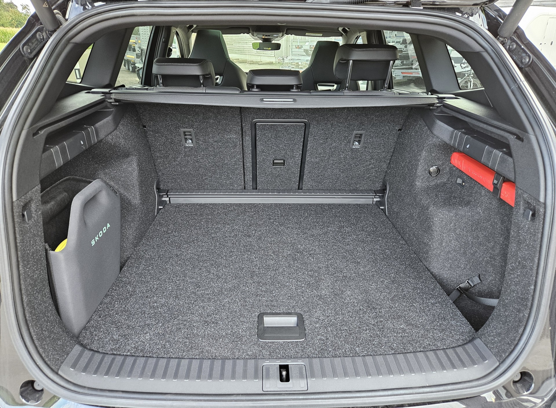 SKODA Enyaq SUV RS 4x4 Modell 2025 mit 340 PS und Anhängerkupplung - 30