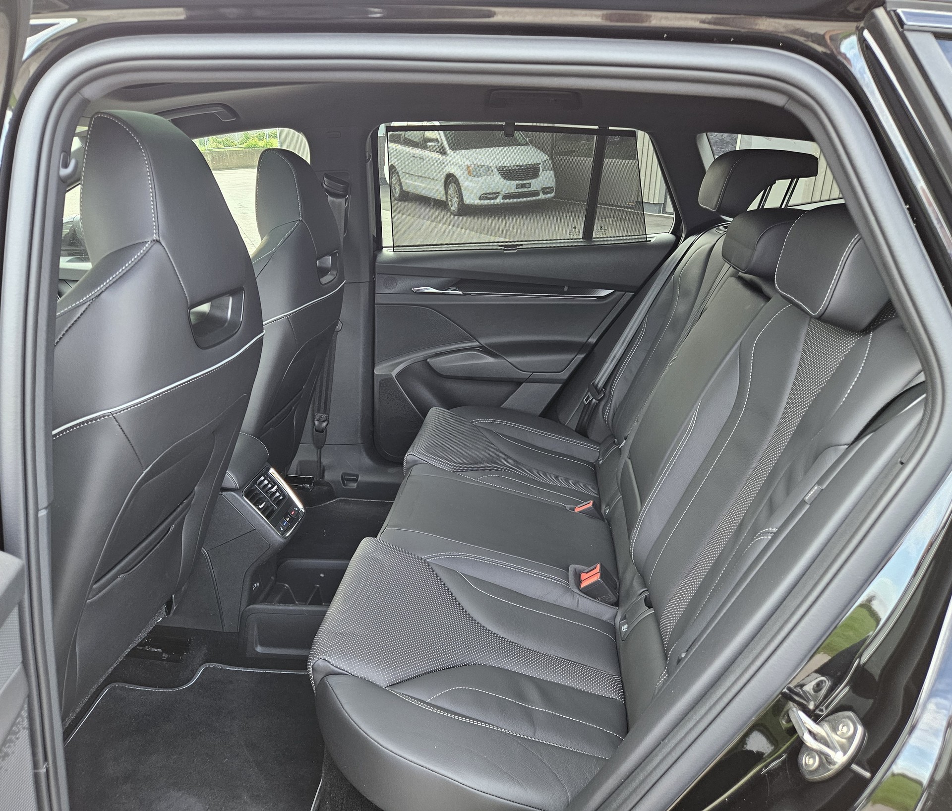 SKODA Enyaq SUV RS 4x4 Modell 2025 mit 340 PS und Anhängerkupplung - 29
