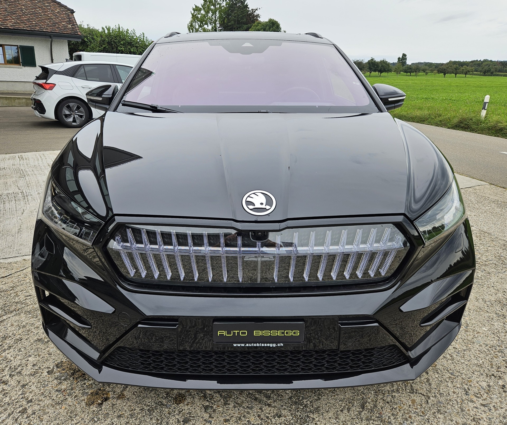 SKODA Enyaq SUV RS 4x4 Modell 2025 mit 340 PS und Anhängerkupplung - 2