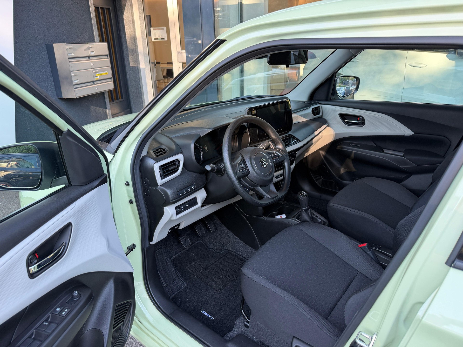 SUZUKI Swift 1.2 Unico Hybrid - 10