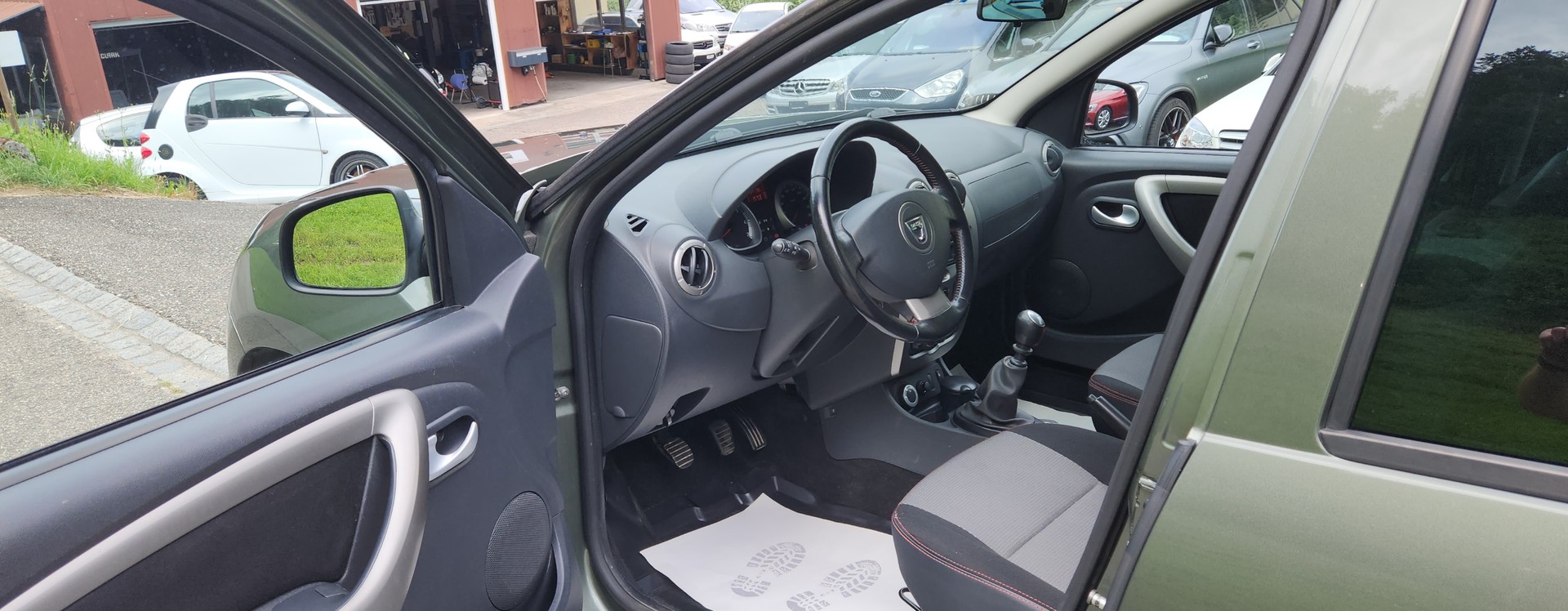 DACIA Duster 1.5 dCi Lauréate 4x4 - 8