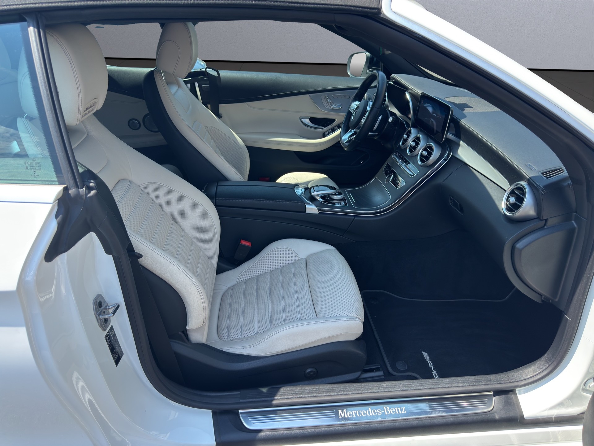 MERCEDES-BENZ C 300 AMG Line 4Matic Cabriolet 9G-Tronic - 16