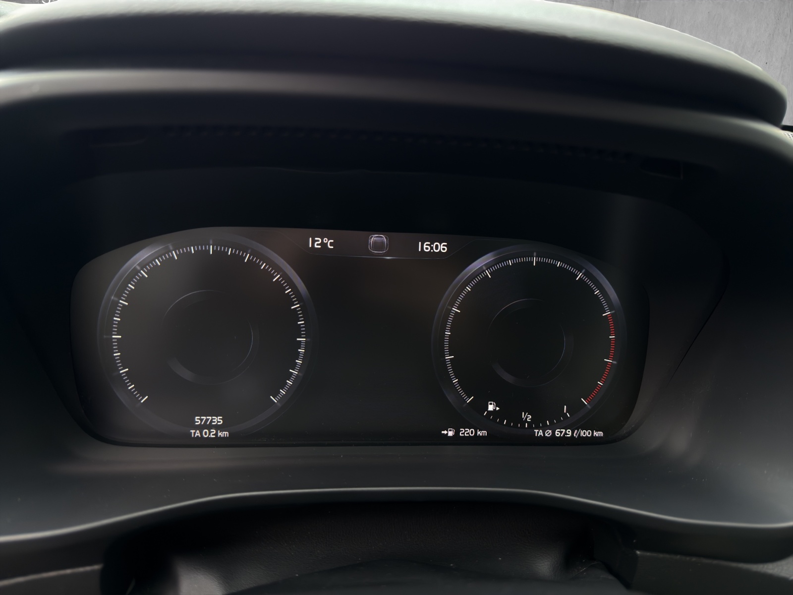 VOLVO XC40 B4 Benzin Mild Hybrid AWD Momentum Geartronic - 18