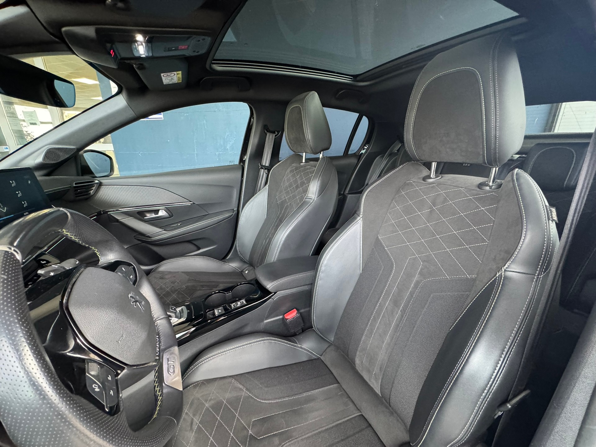 PEUGEOT 208 1.2 PureTech GT EAT8 - 5