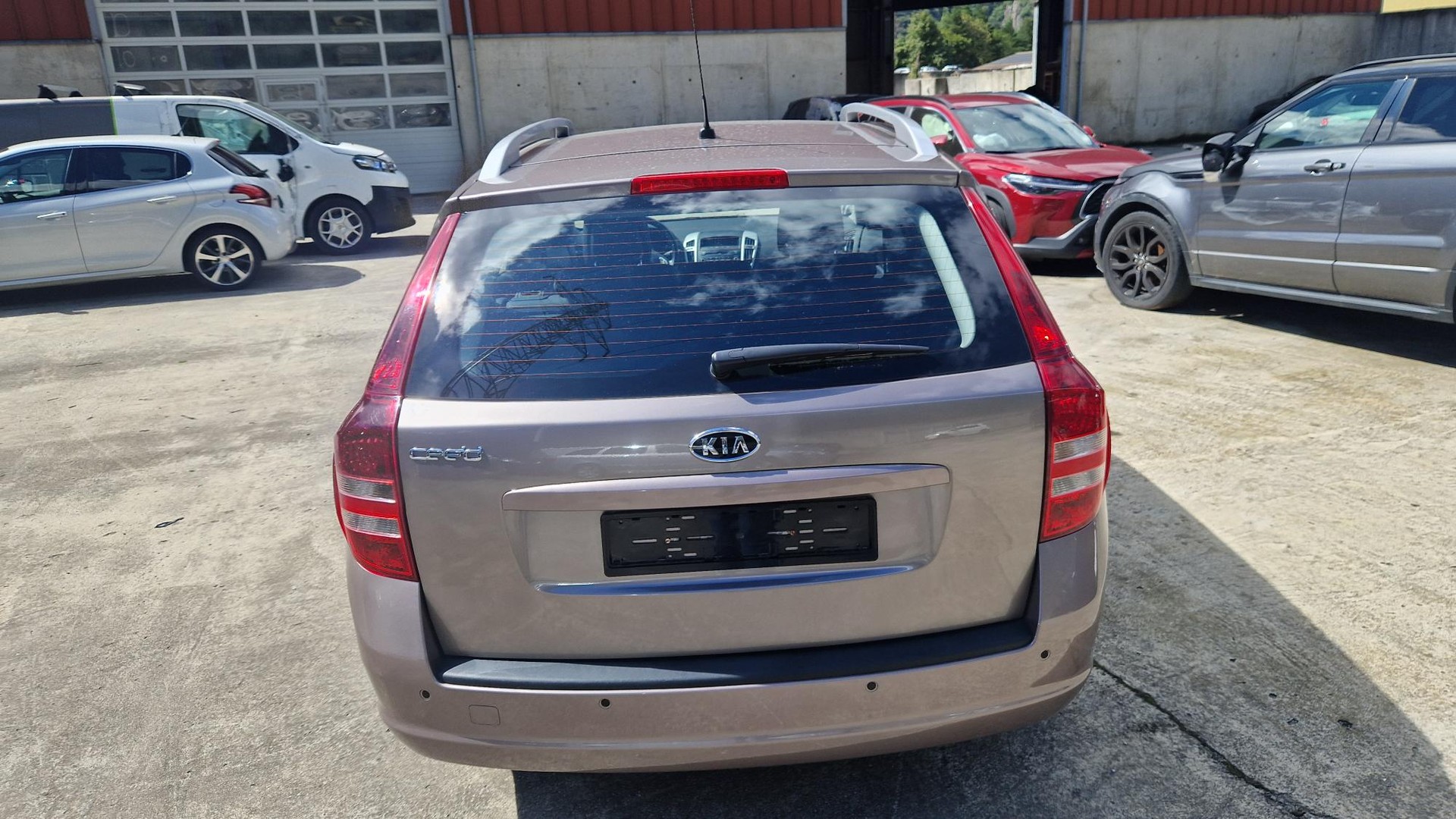 KIA Cee'd Sporty Wagon 1.6 16V Trend Automatic - 8