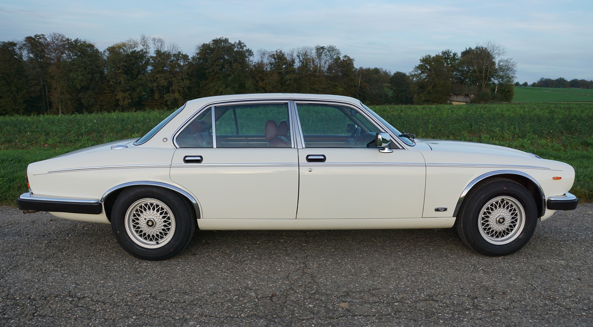 DAIMLER 5.3 Double Six - 4