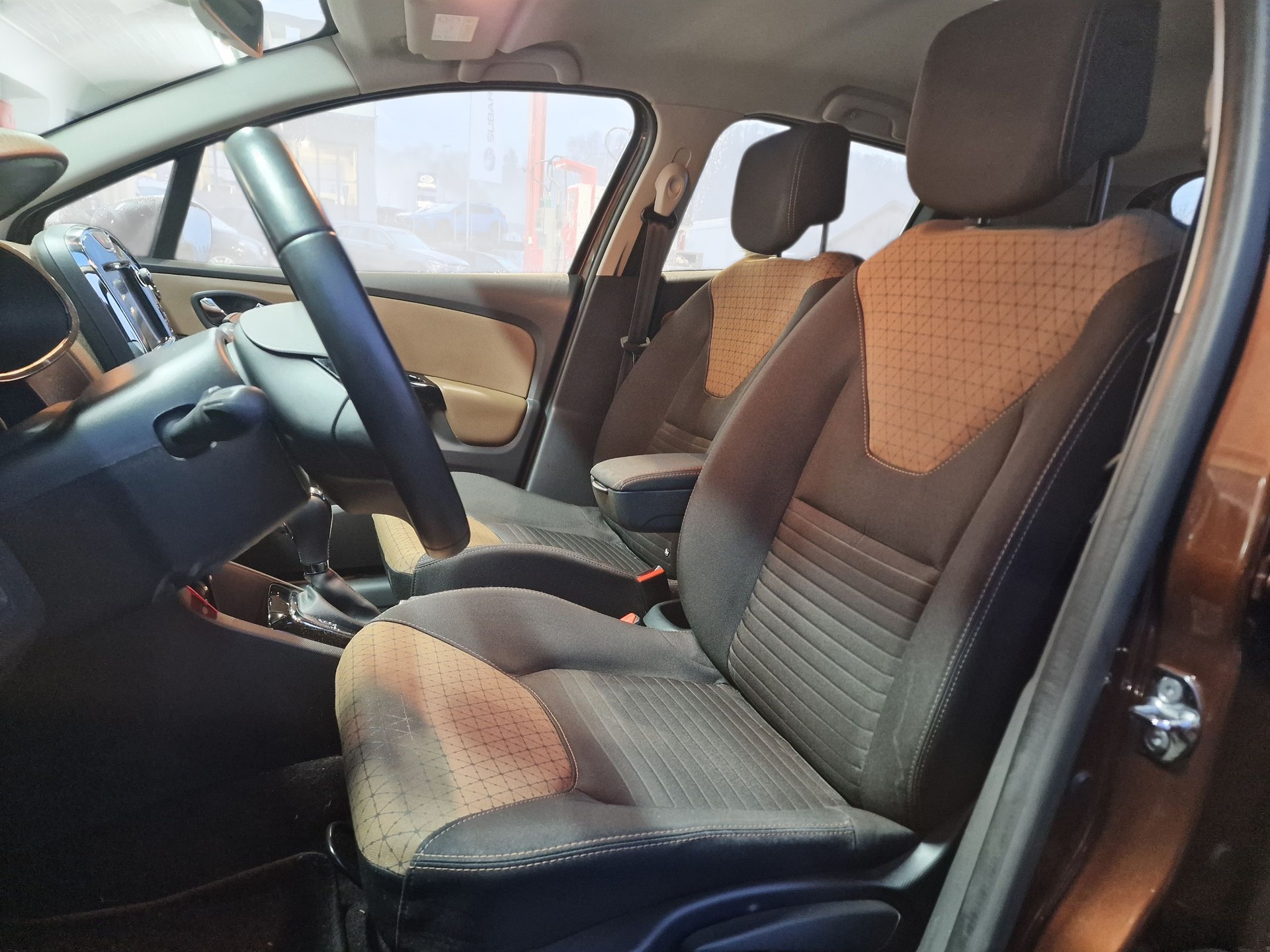 RENAULT Clio 1.2 16V T Swiss Edition EDC 12Mt Gara - 10