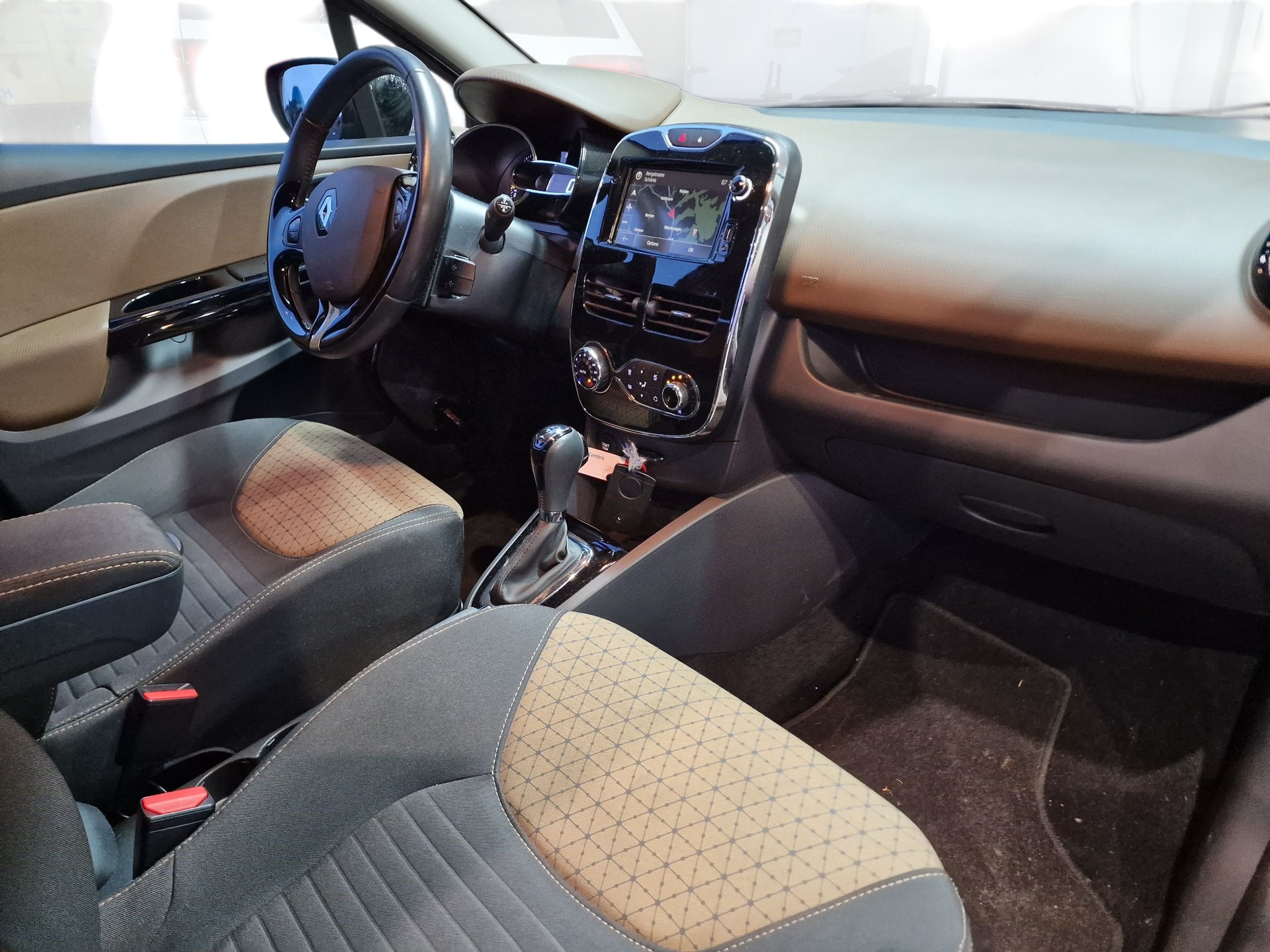 RENAULT Clio 1.2 16V T Swiss Edition EDC 12Mt Gara - 12