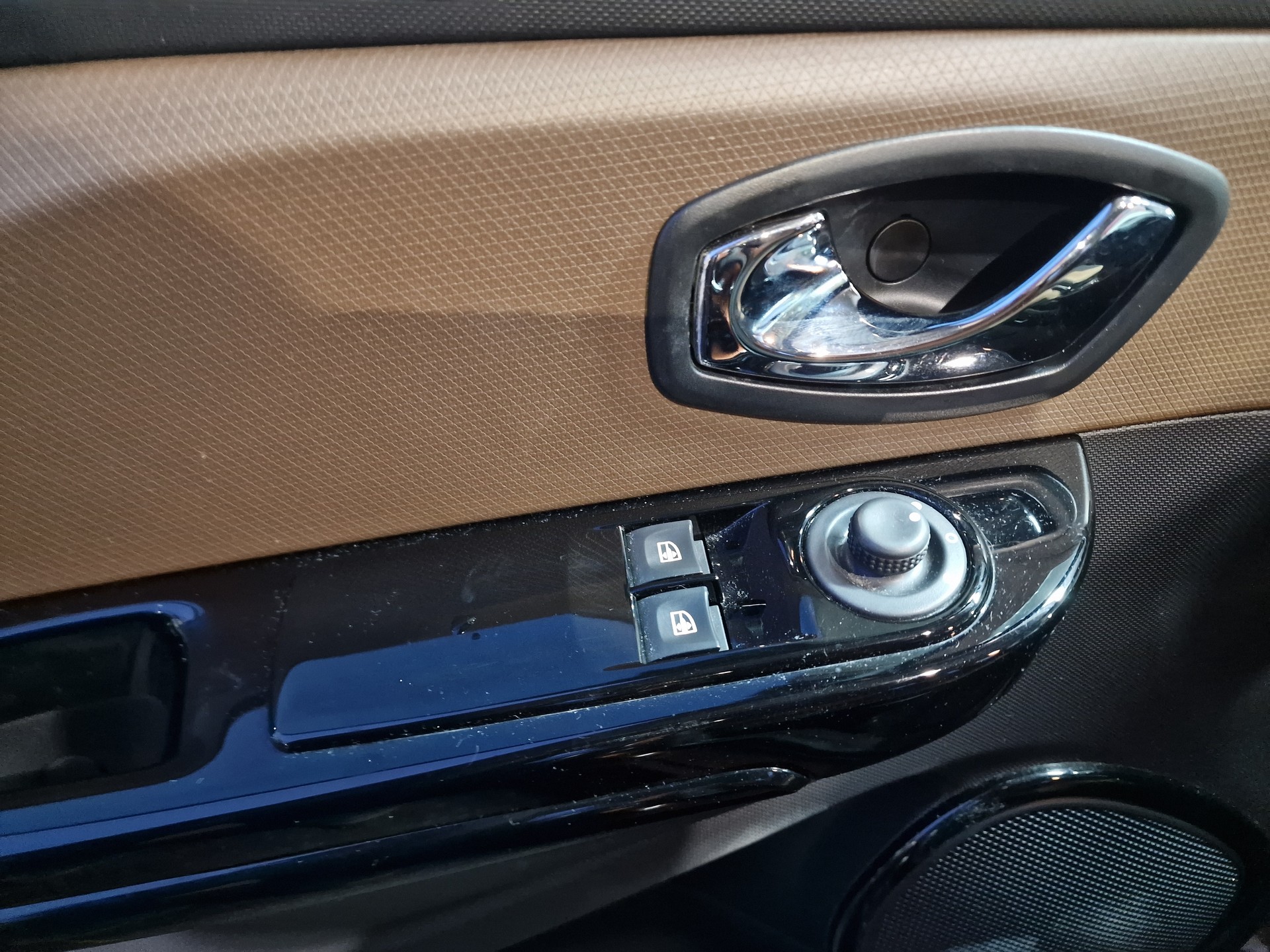 RENAULT Clio 1.2 16V T Swiss Edition EDC 12Mt Gara - 25