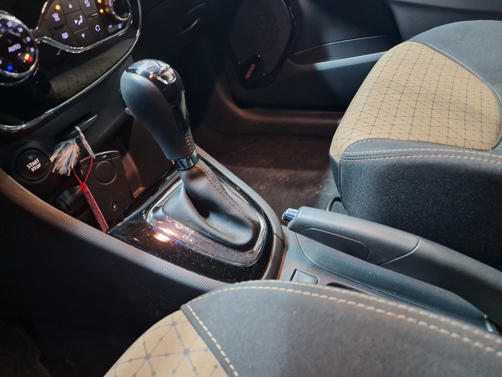 RENAULT Clio 1.2 16V T Swiss Edition EDC 12Mt Gara - 17