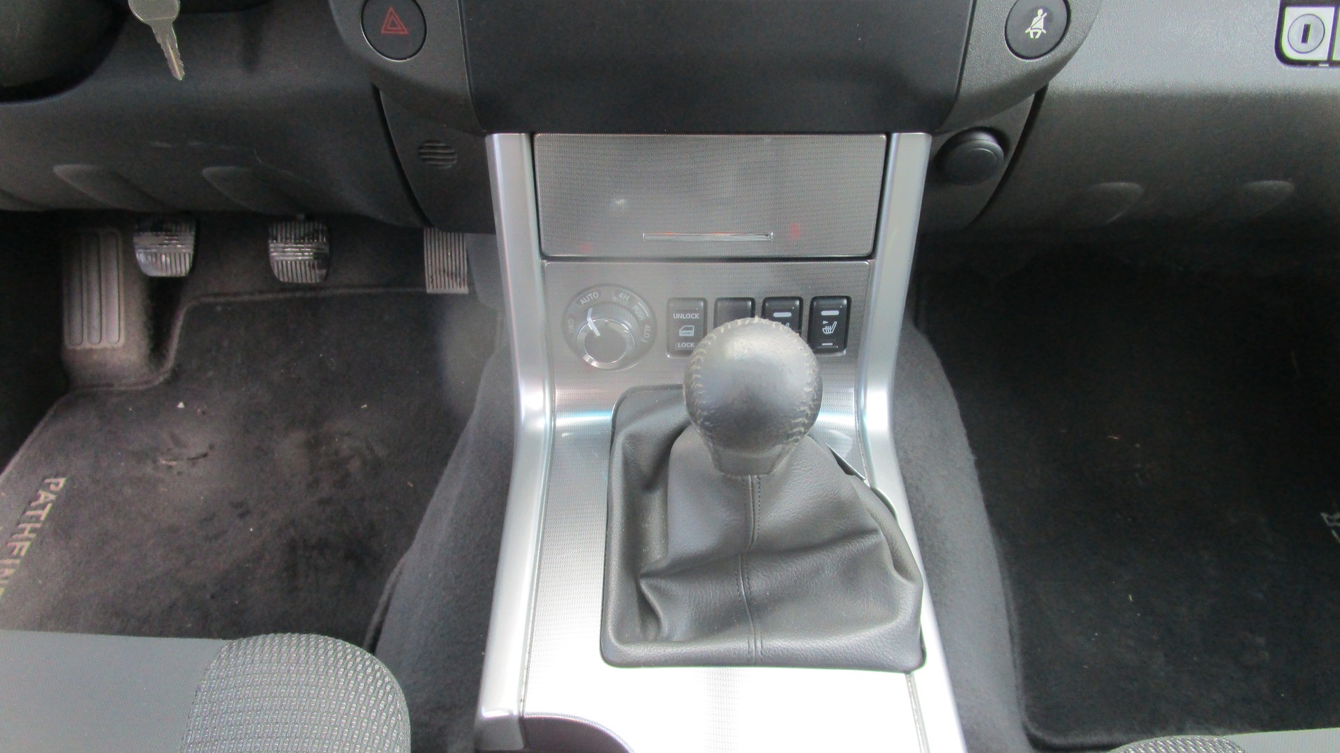 NISSAN Pathfinder 2.5 dCi SE - 14