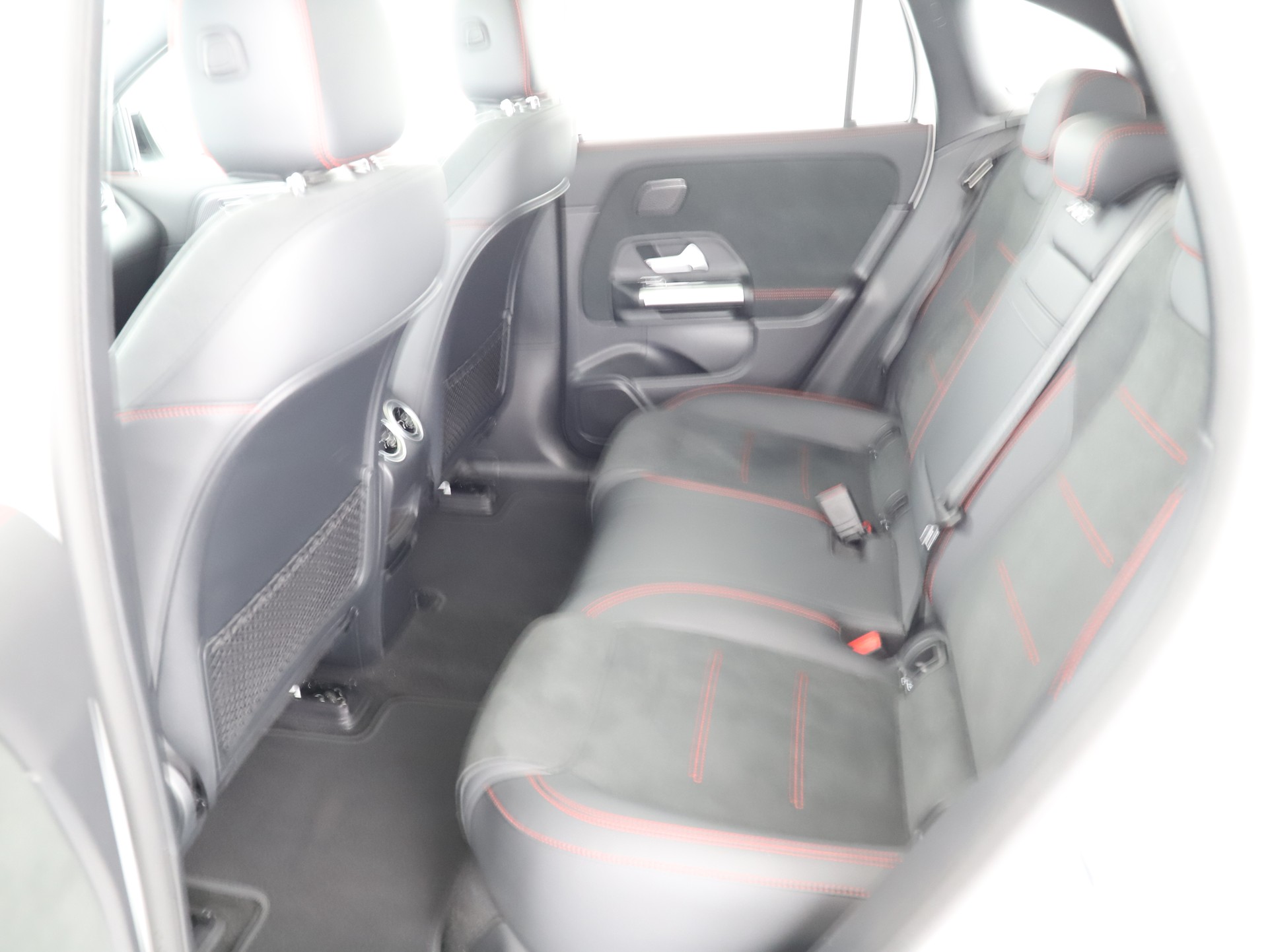 MERCEDES-BENZ EQA 300 AMG Line 4Matic - 11