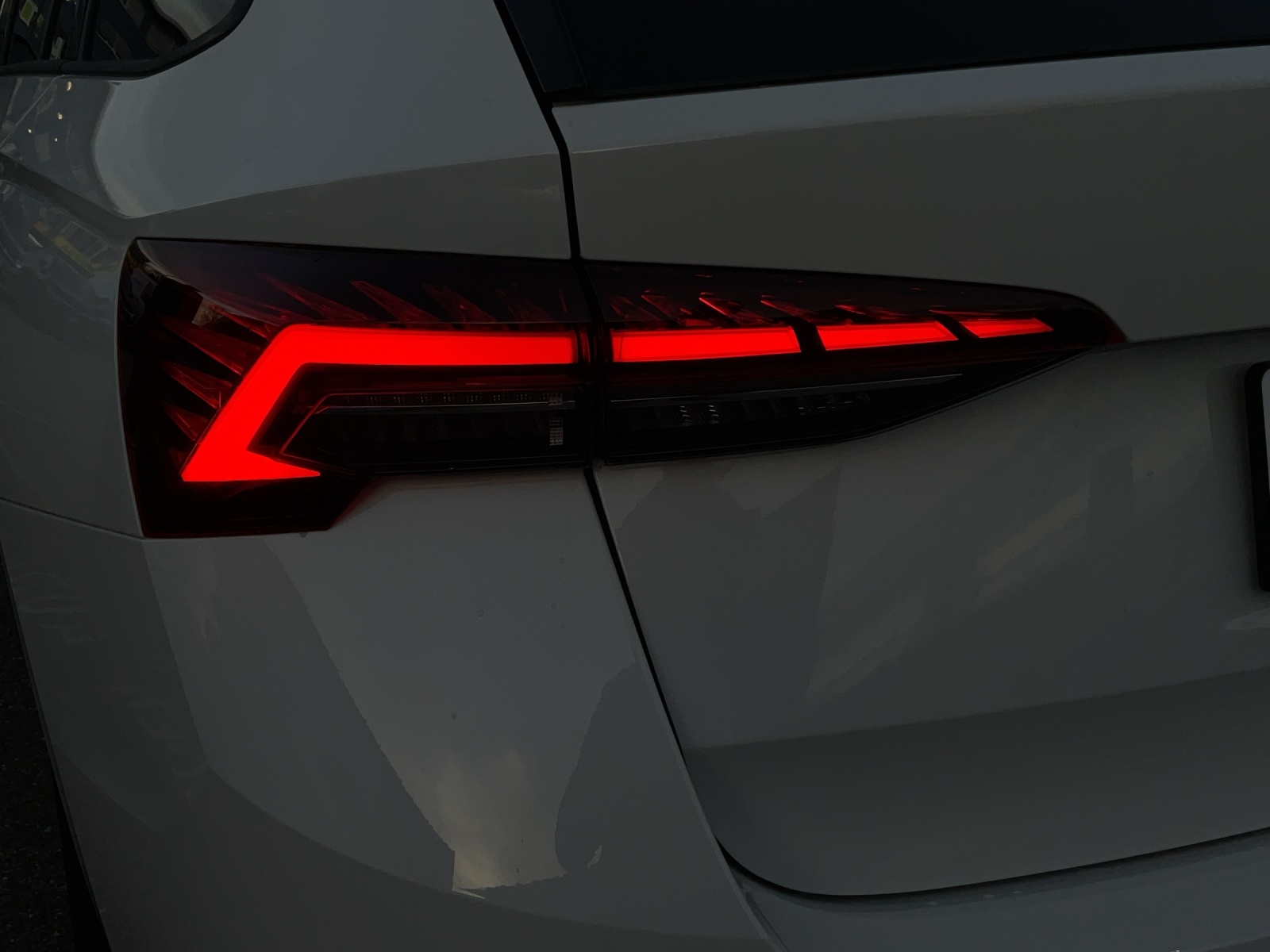 SKODA Octavia Combi 2.0 TDI DSG Selection - 16