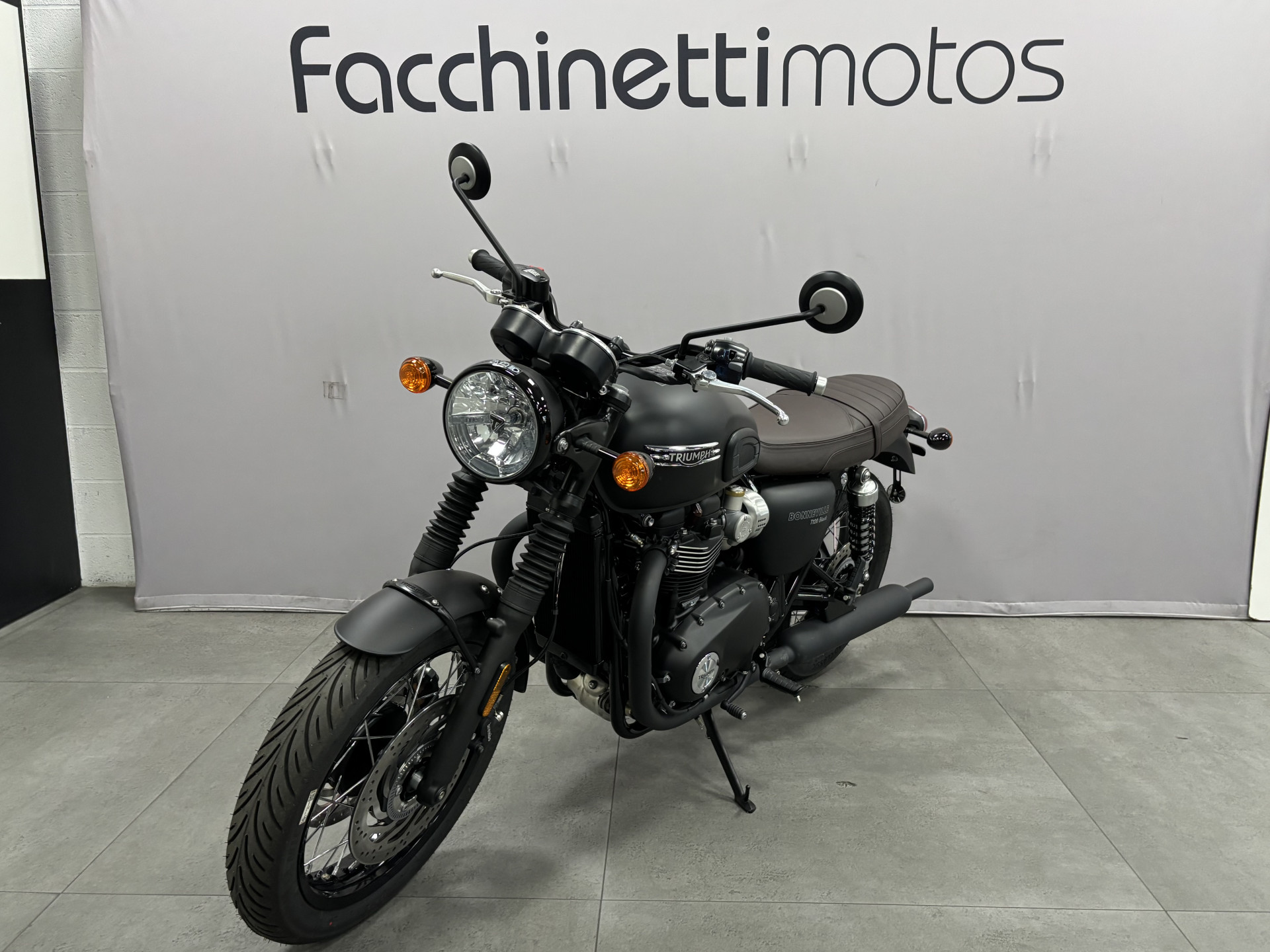 TRIUMPH Bonneville T120 Black - 3