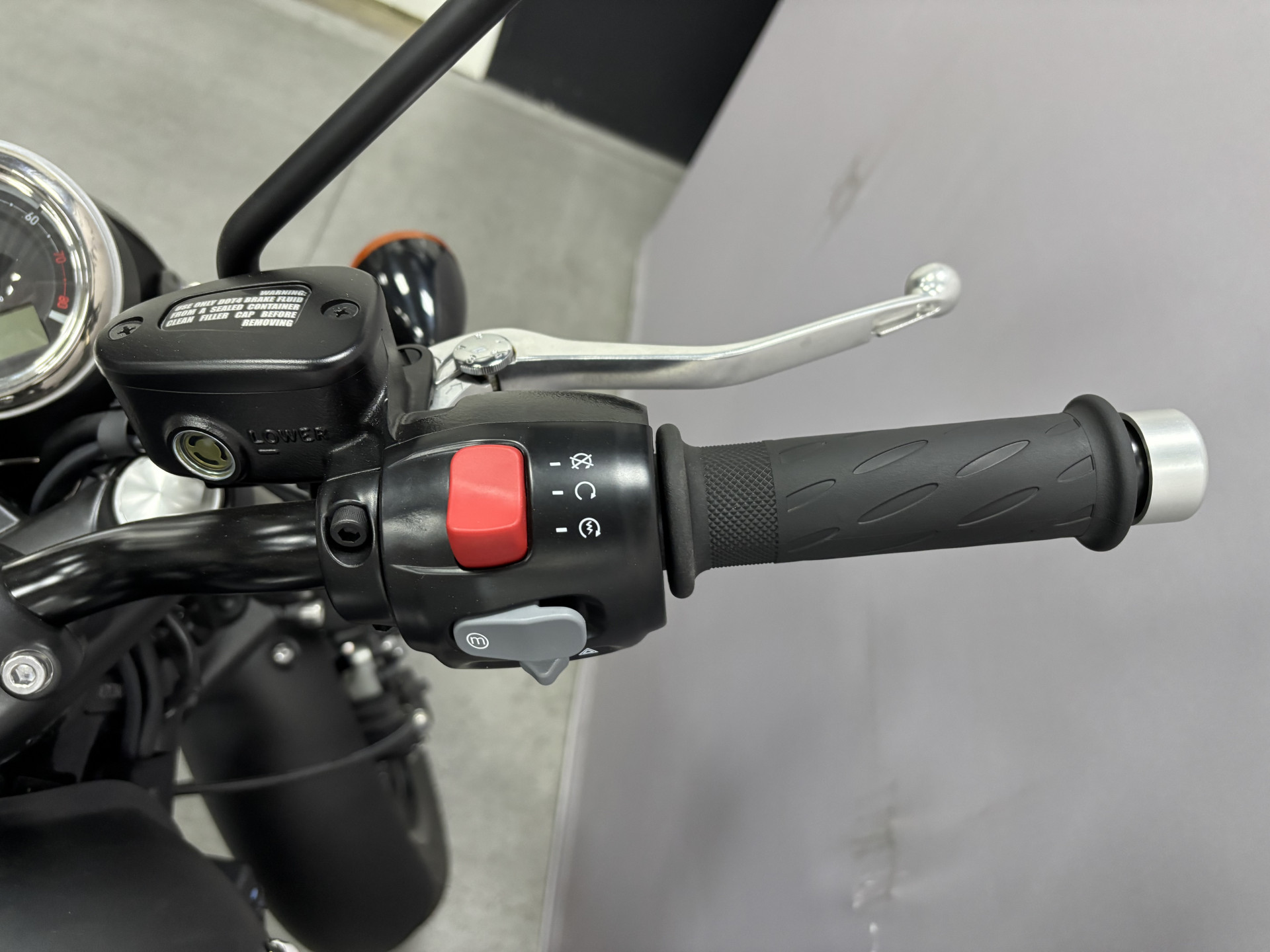 TRIUMPH Bonneville T120 Black - 6