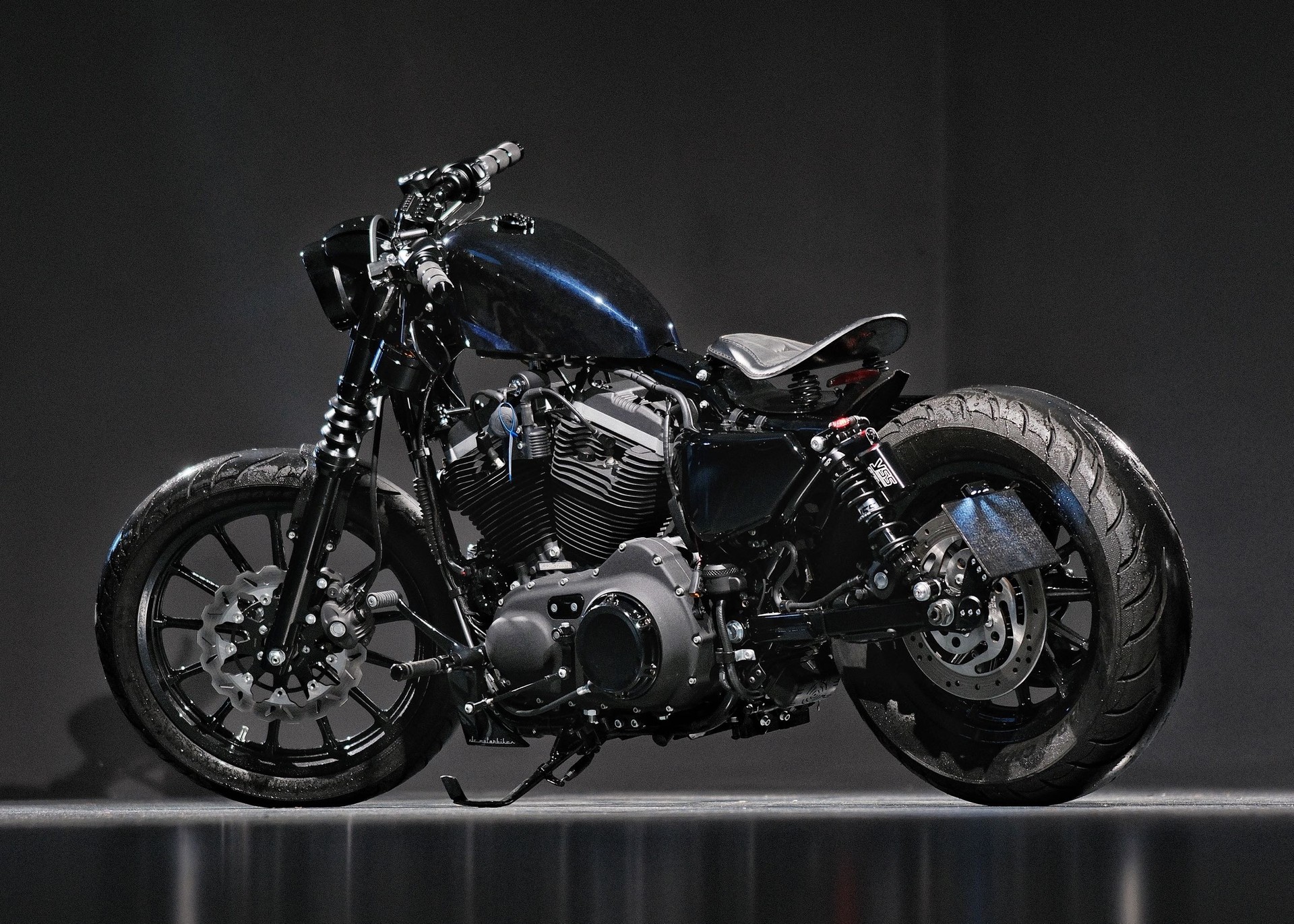 HARLEY-DAVIDSON XL 883 N Sportster Iron - 3
