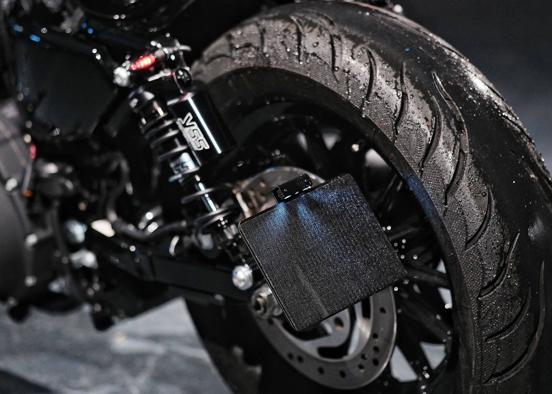 HARLEY-DAVIDSON XL 883 N Sportster Iron - 14