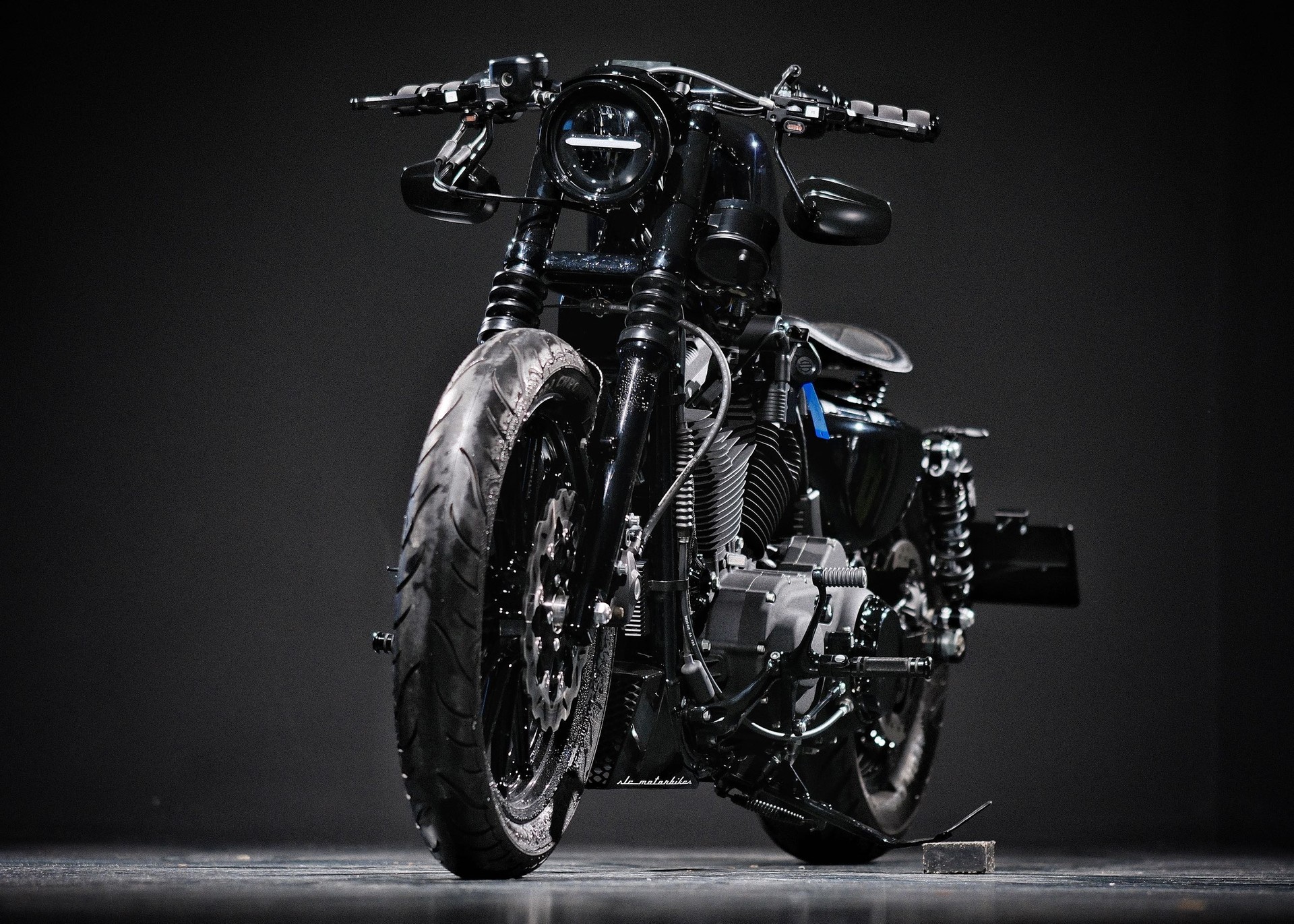 HARLEY-DAVIDSON XL 883 N Sportster Iron - 4