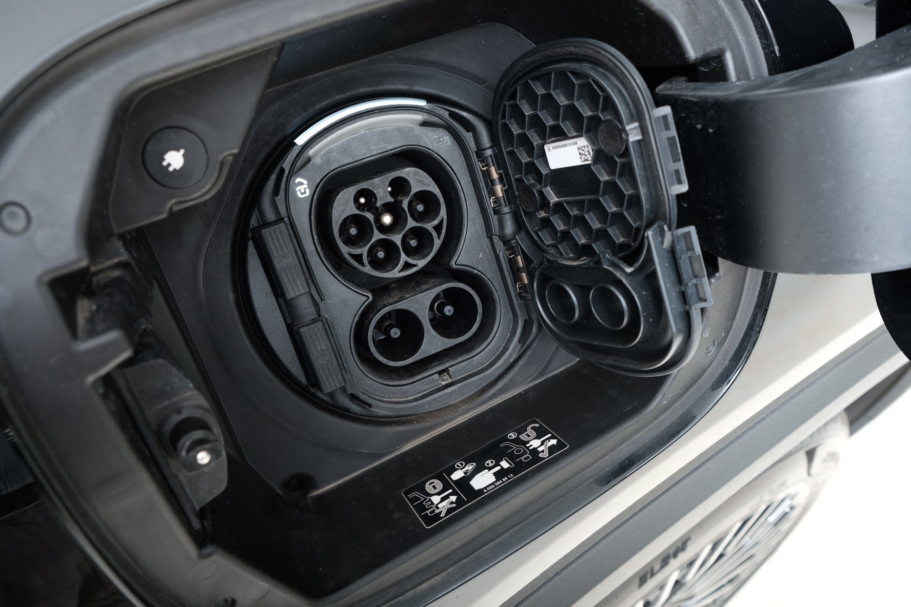 MERCEDES-BENZ EQA 300 AMG Line 4Matic - 15